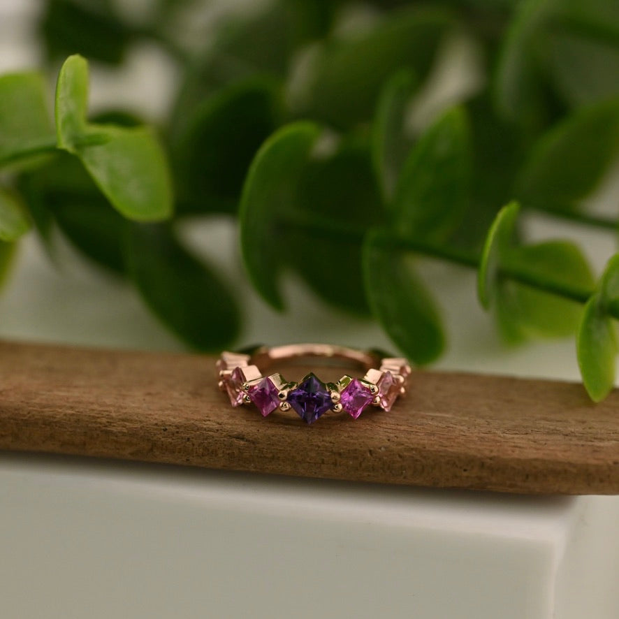 Graduating Tiffany Hinge Ring - Navel Facing