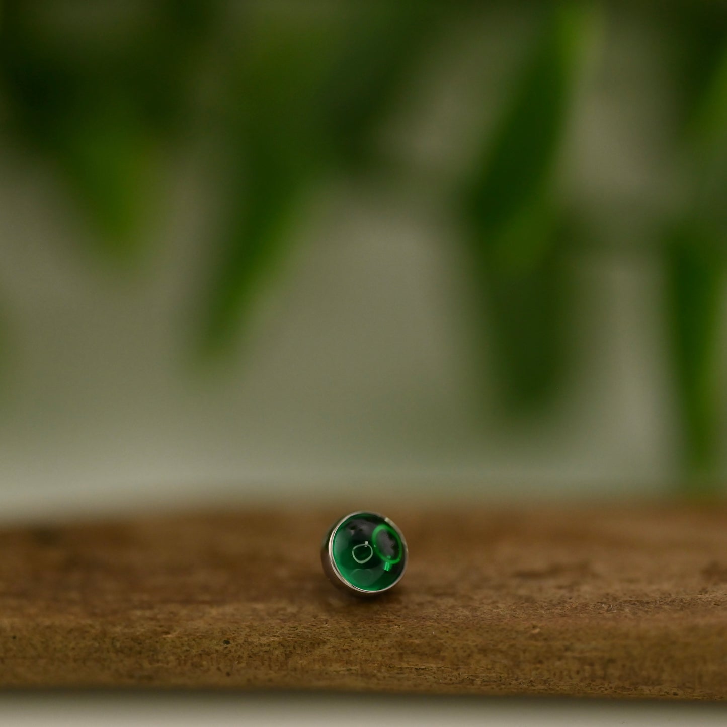 Titanium Bezel Set Gem - 14g Threaded