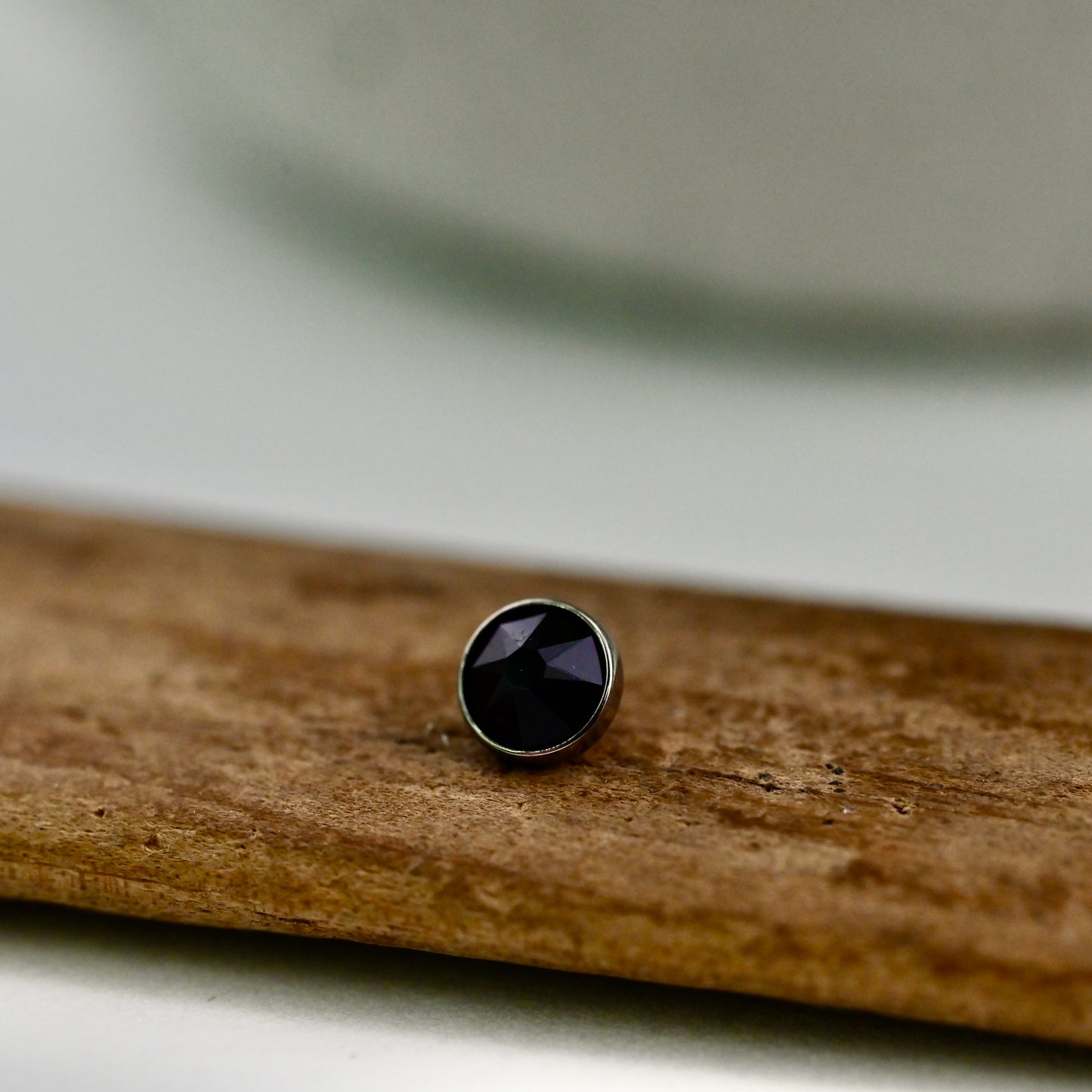 Titanium Bezel Set Gem - 14g Threaded