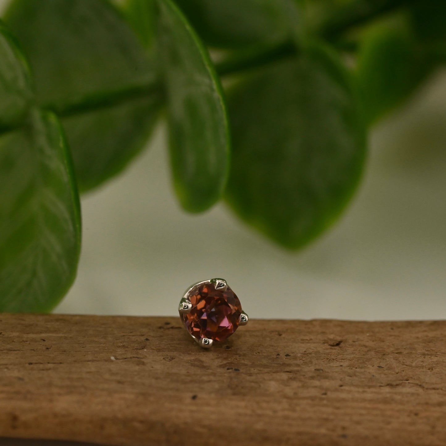 4mm Round 4 Prong - Threadless