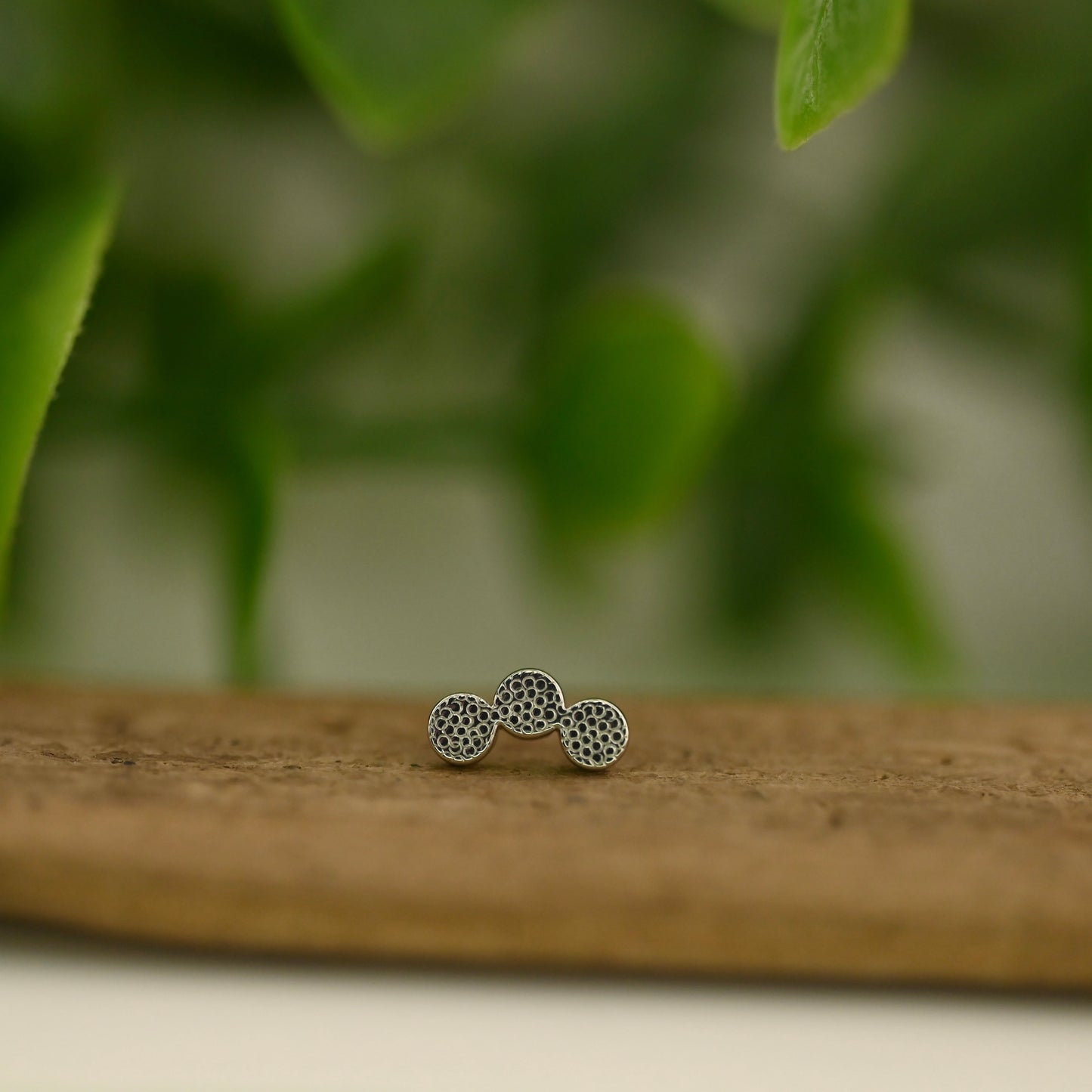 Tri Disc Curved Cluster - Pave Texture