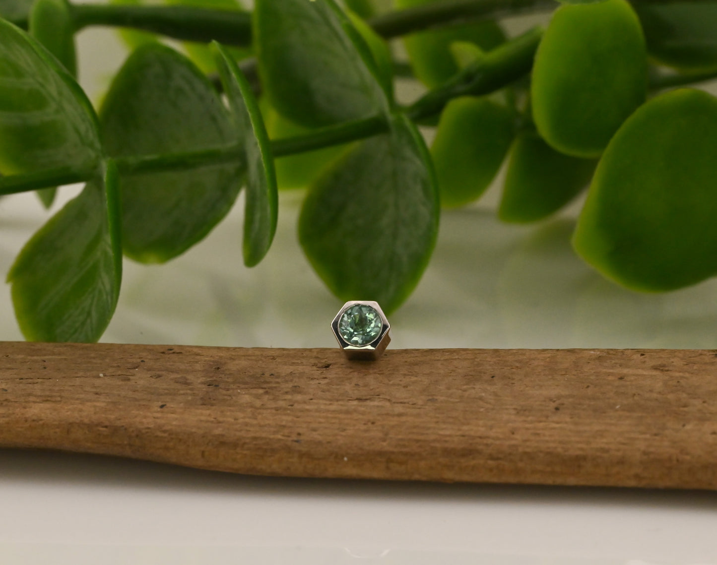 4mm Single Honeycomb with Gemstone - Threadless