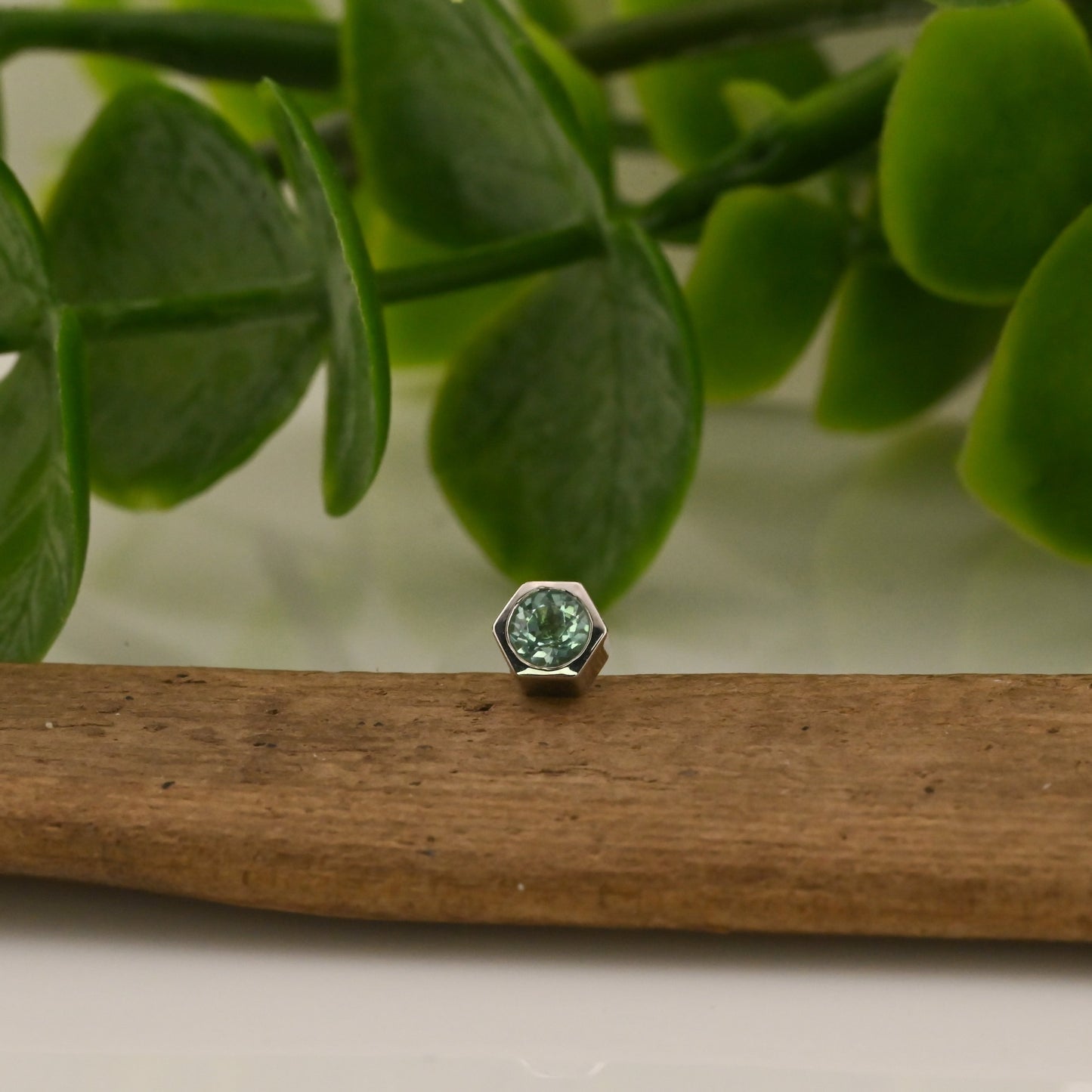 4mm Single Honeycomb with Gemstone - Threadless