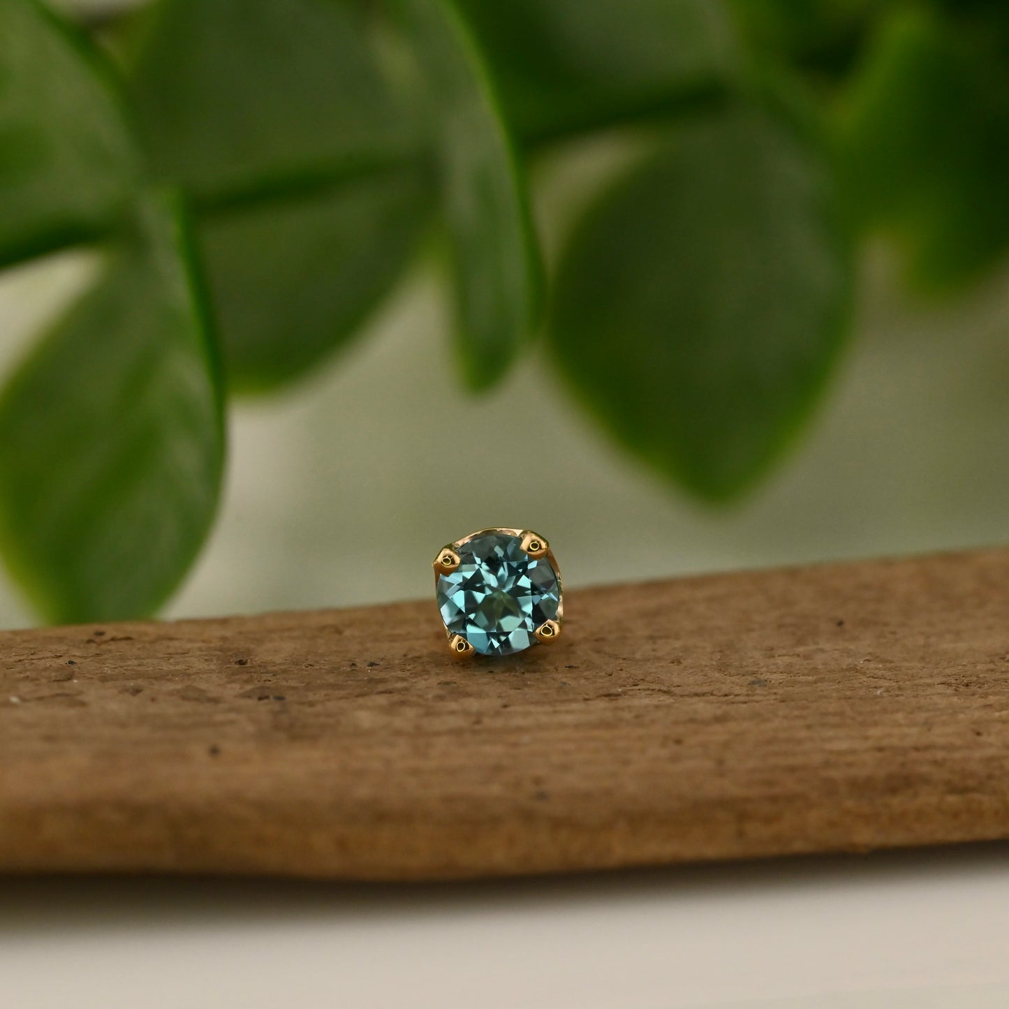 4mm Round 4 Prong - Threadless