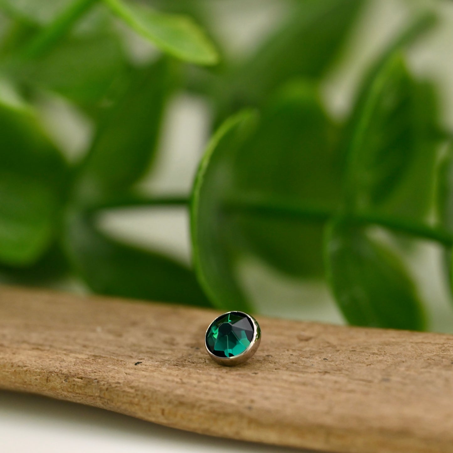 Titanium Bezel Set Gem - 14g Threaded