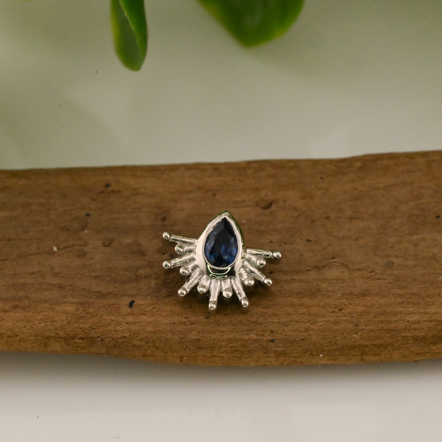 Borderline with Pear Bezel - Threaded