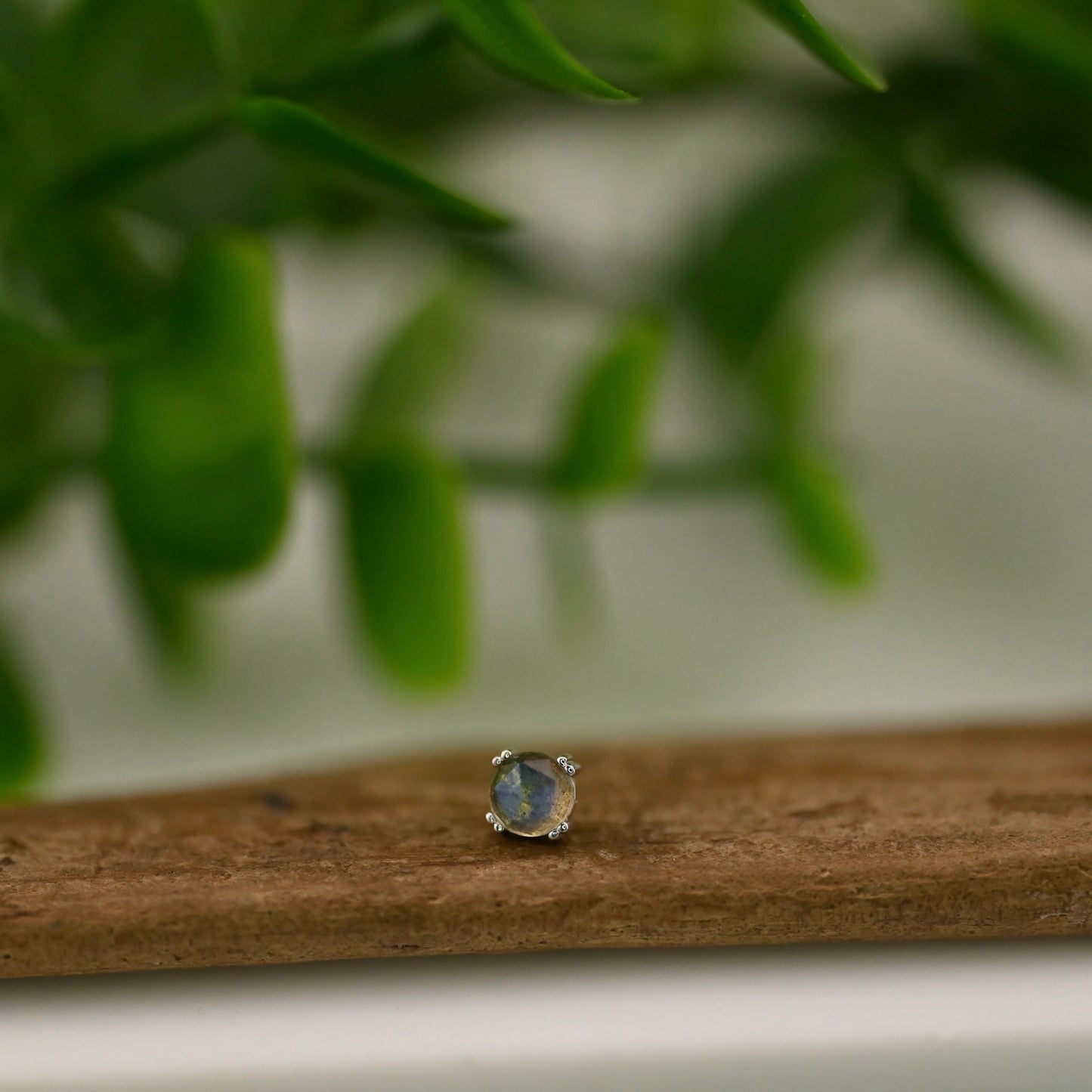 4mm Round Cab Prong - Threadless