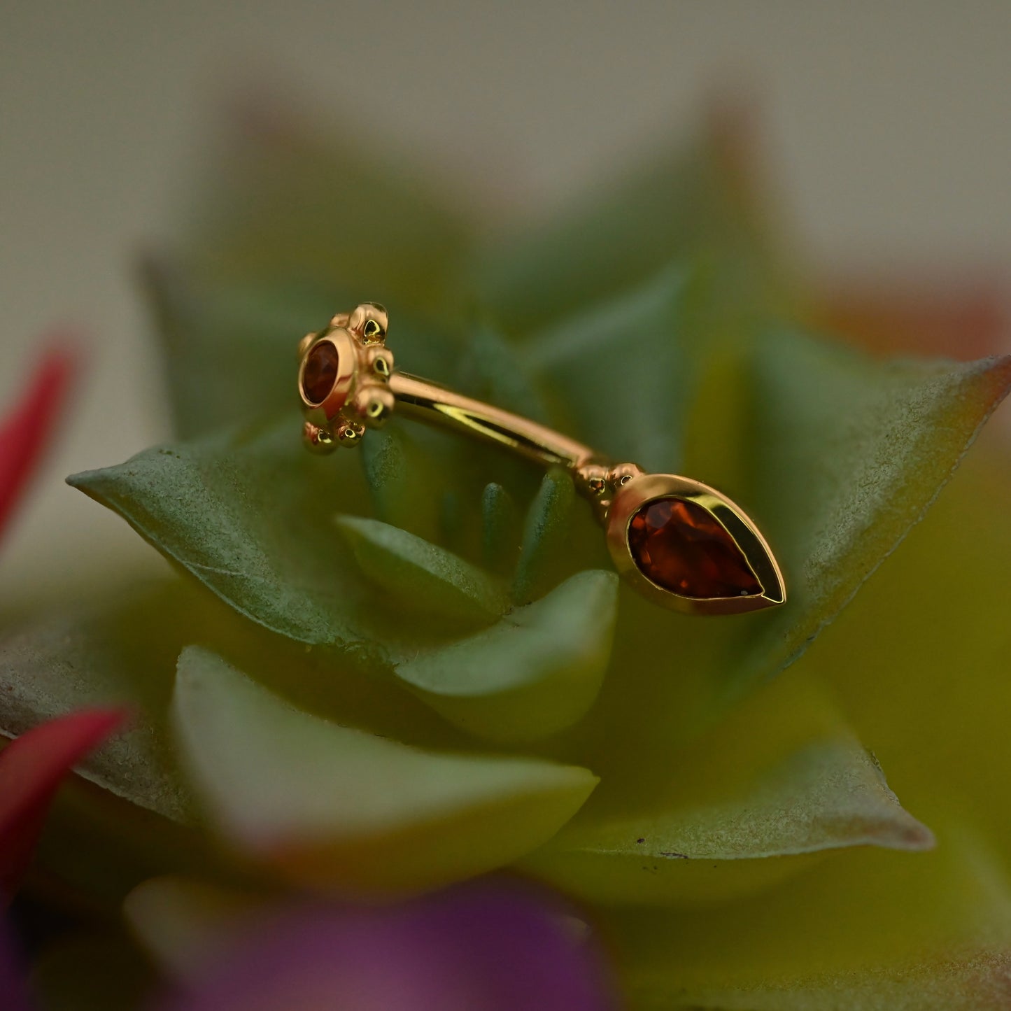 Beaded Pear Navel Curve