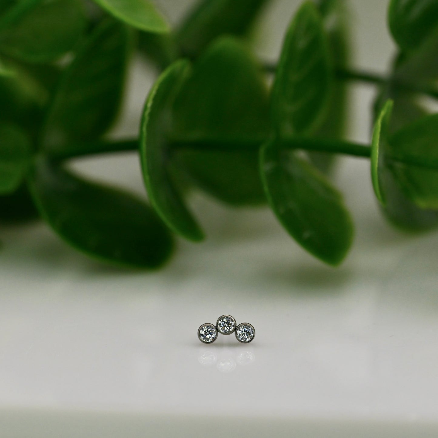 Titanium Threadless Petite Cluster