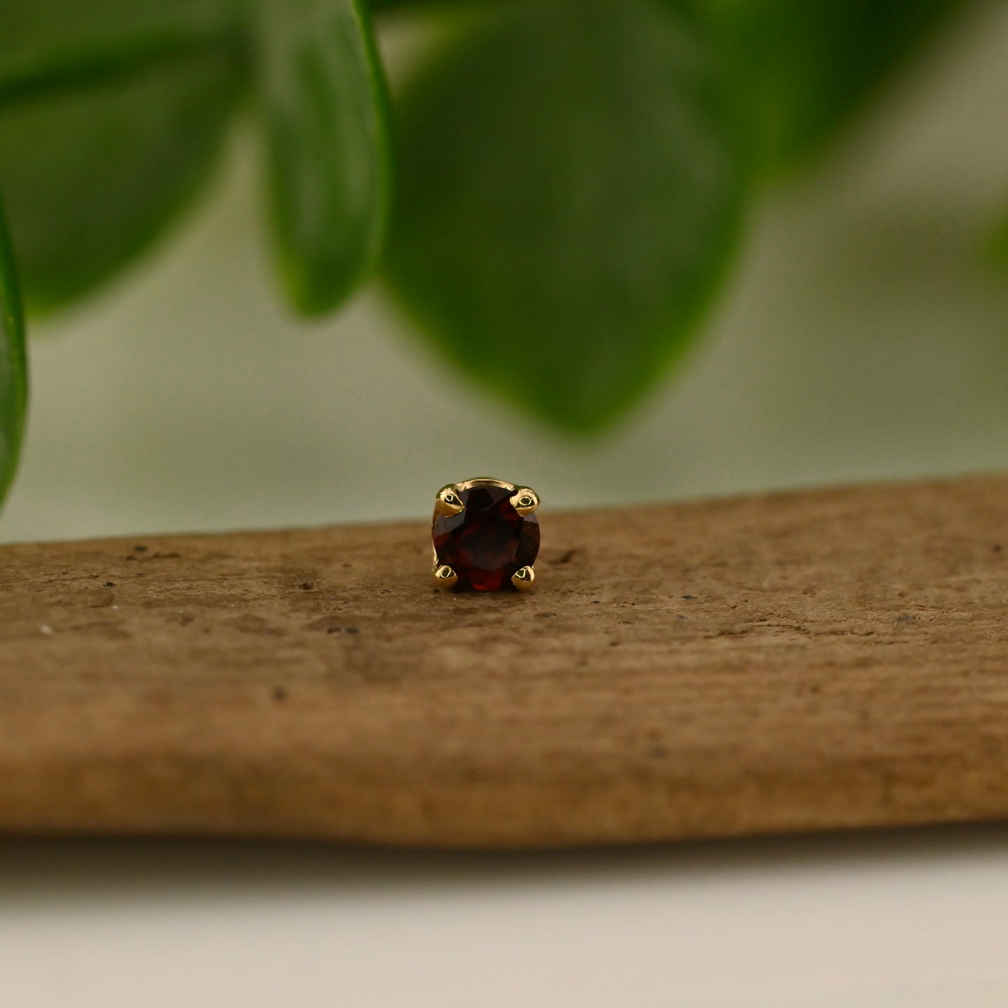 3mm Round 4 Prong - Threadless