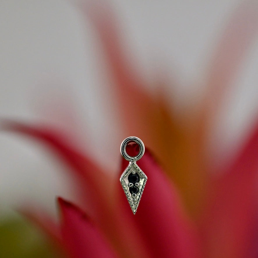 16g Charm with Dario - Navel Facing