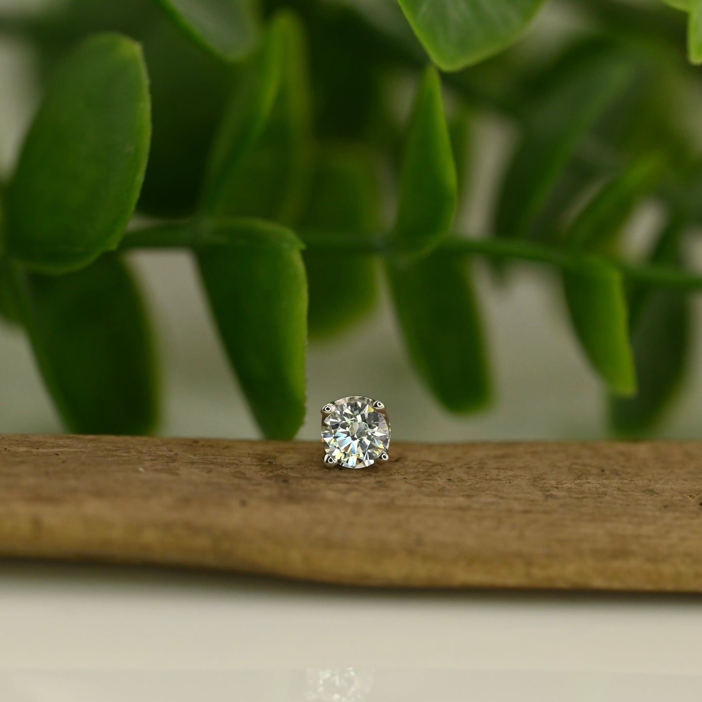 4mm Round 4 Prong - Threadless