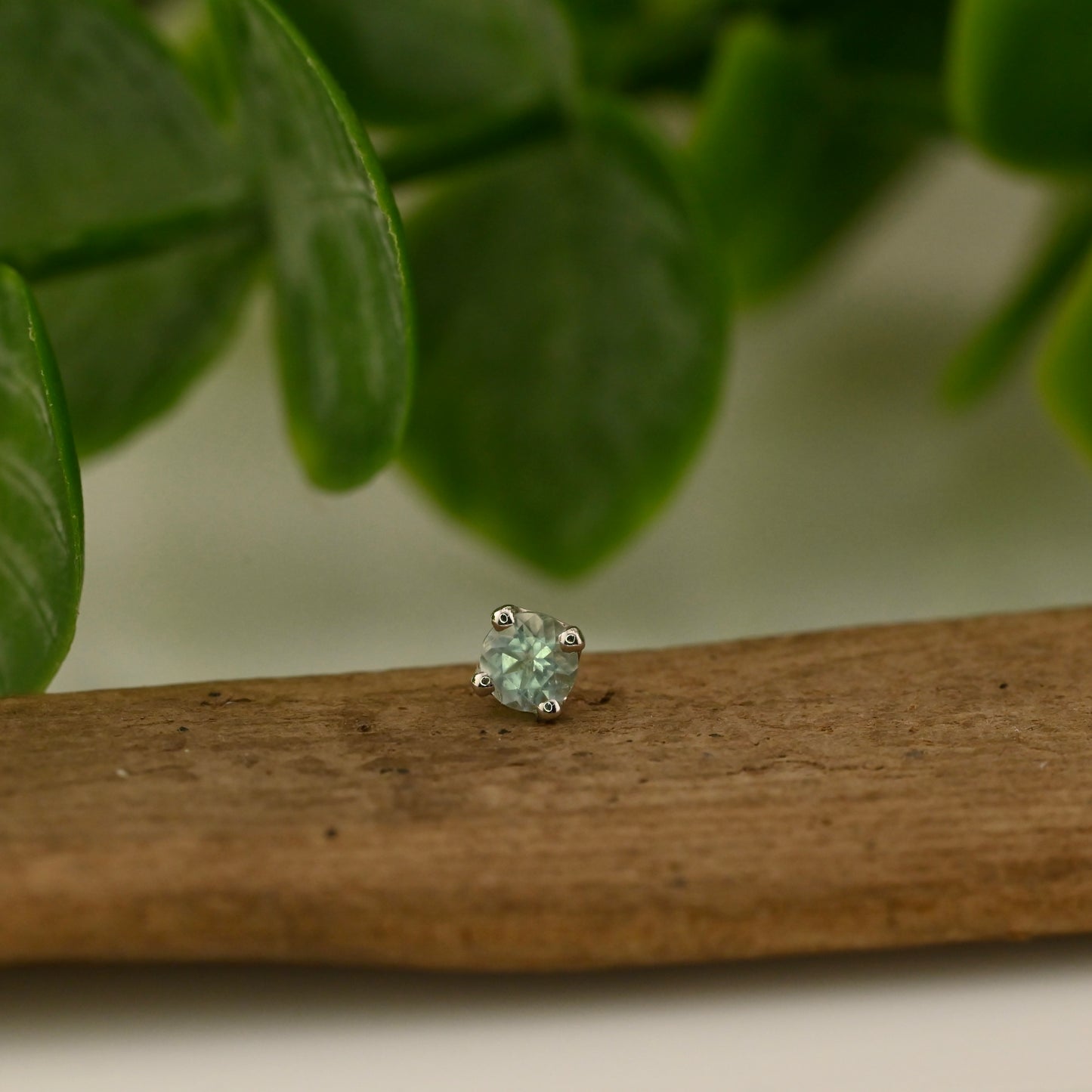 3mm Round 4 Prong - Threadless