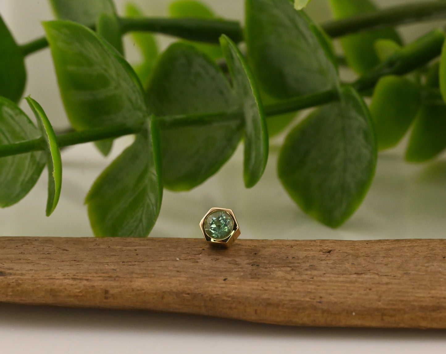 4mm Single Honeycomb with Gemstone - Threadless