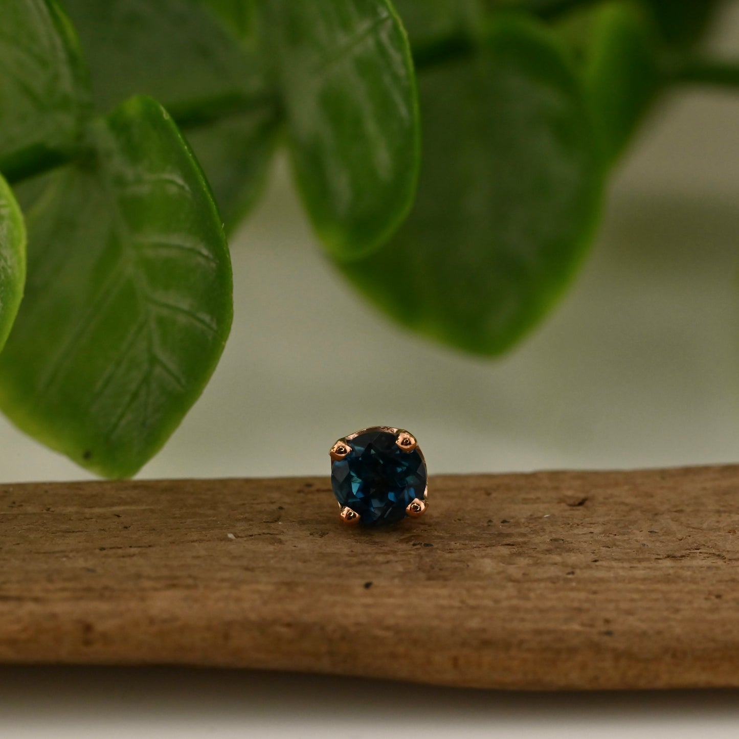 4mm Round 4 Prong - Threadless