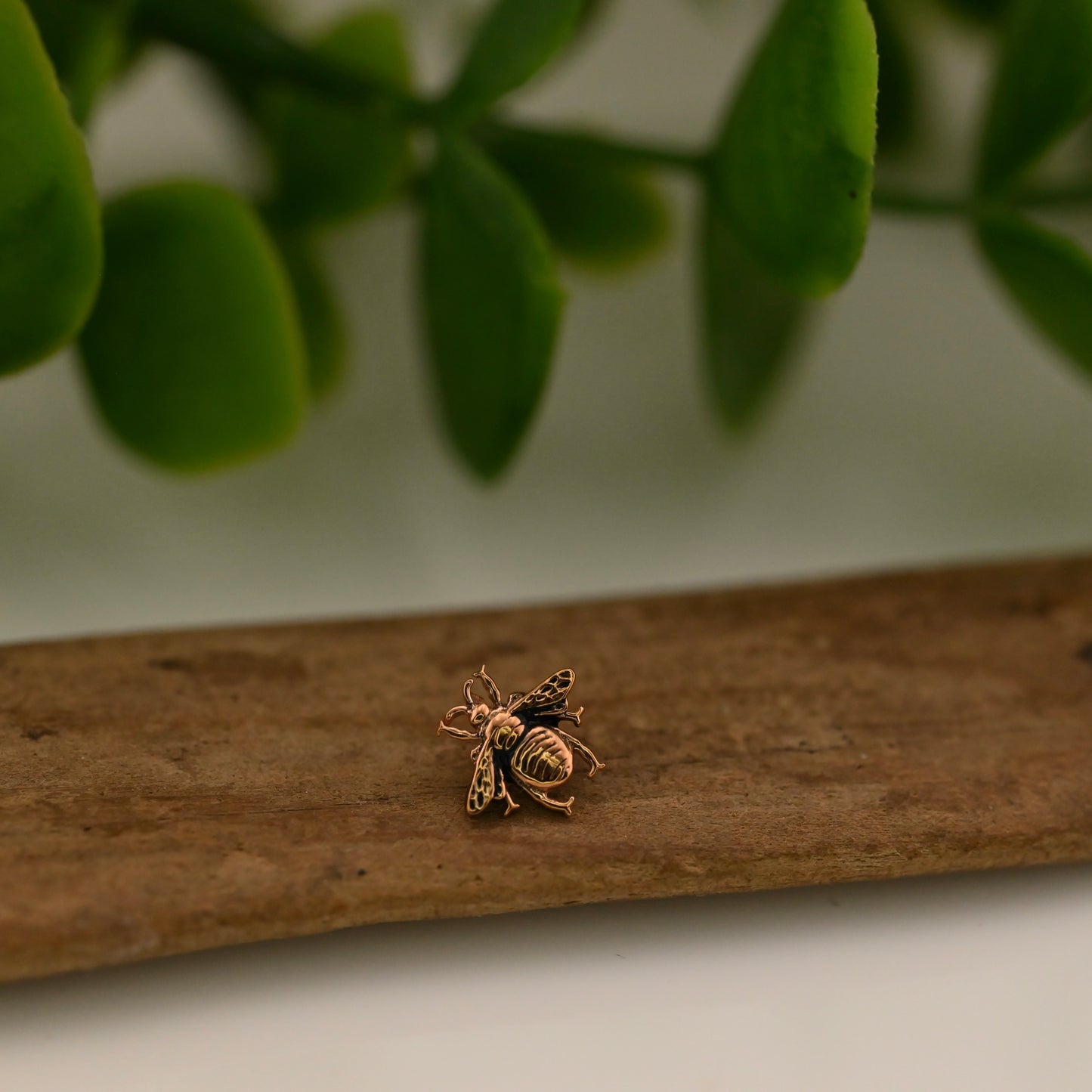 Bumblebee - 7mm - Antique - Threaded