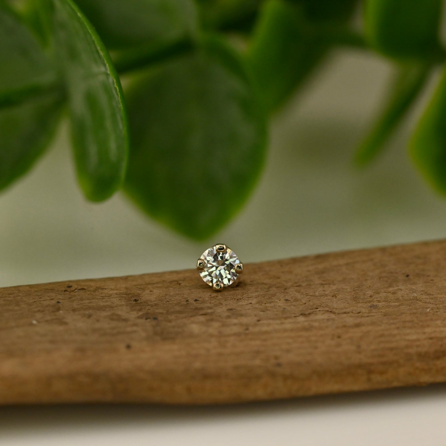 3mm Round 4 Prong - Threadless