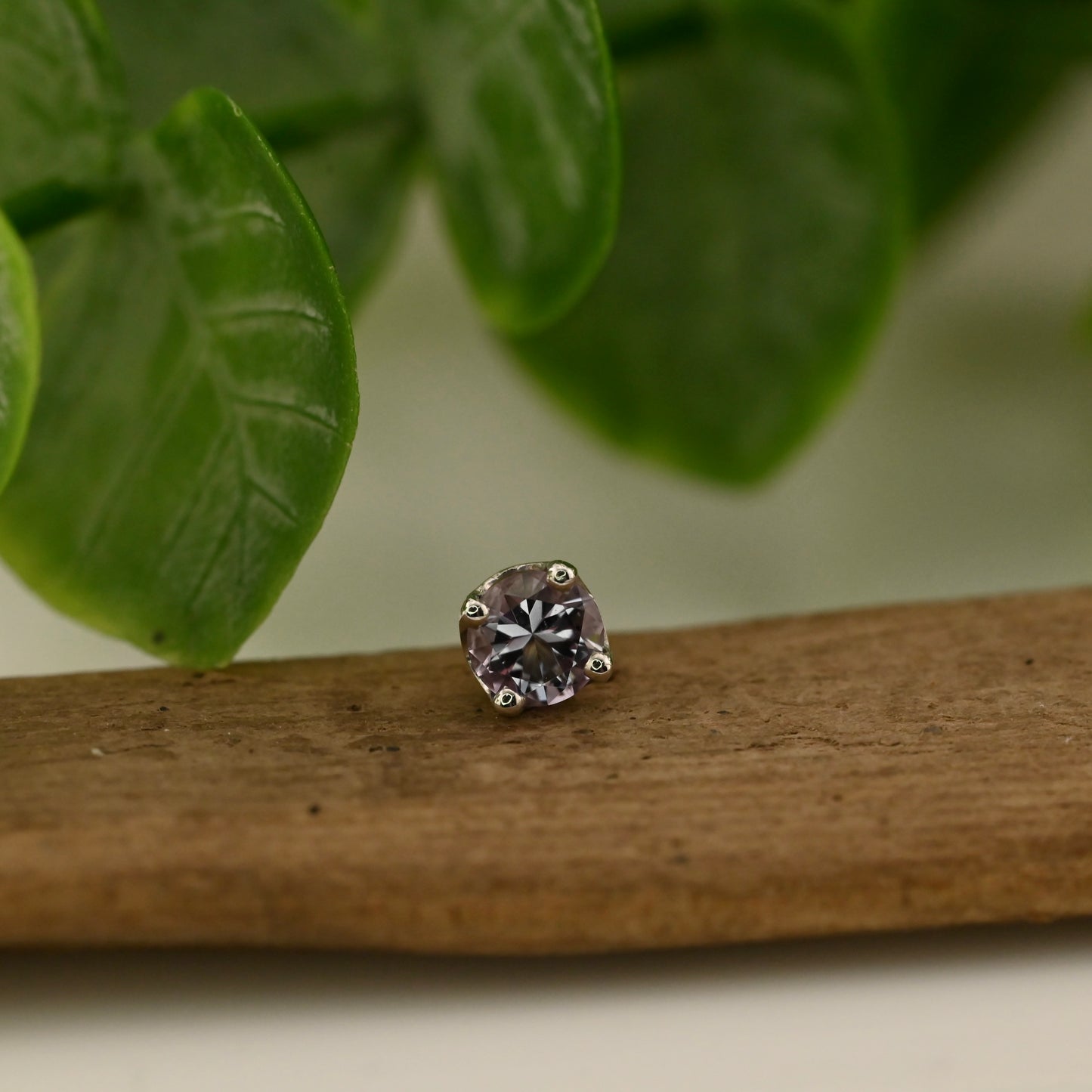 4mm Round 4 Prong - Threadless