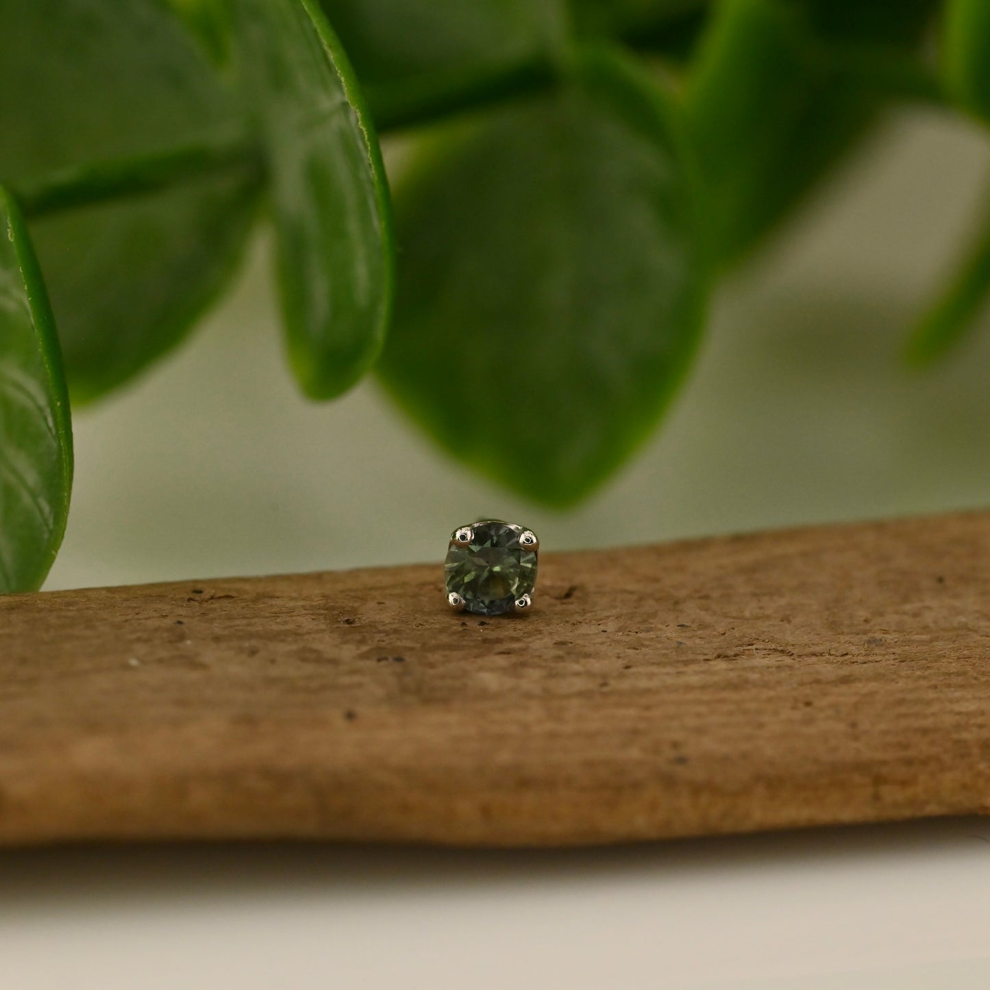 3mm Round 4 Prong - Threadless