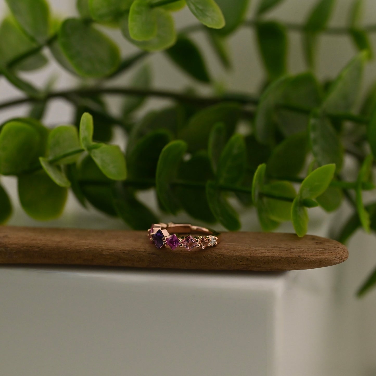 Graduating Tiffany Hinge Ring - Navel Facing
