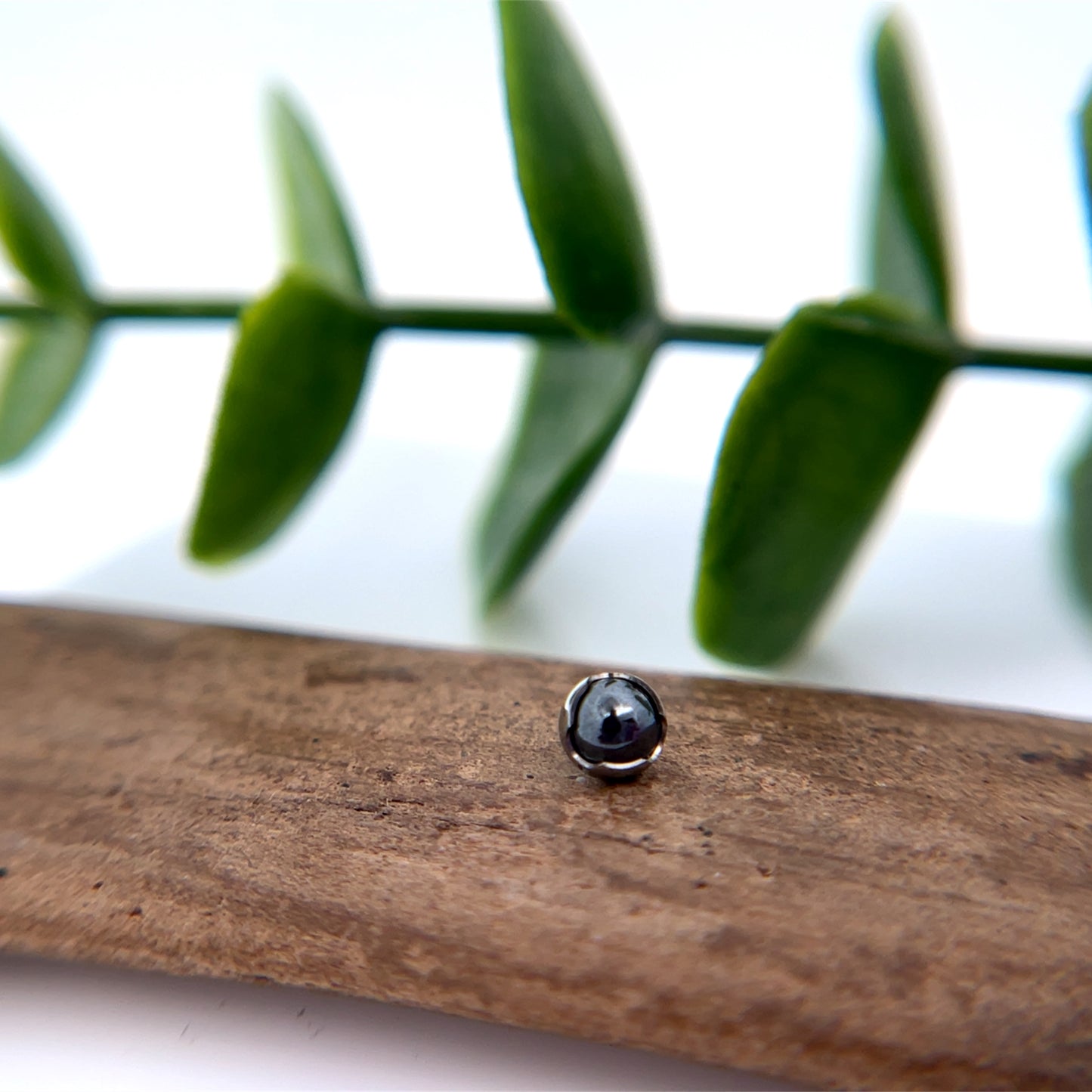 Titanium Prong Set Gem - 16g Threaded