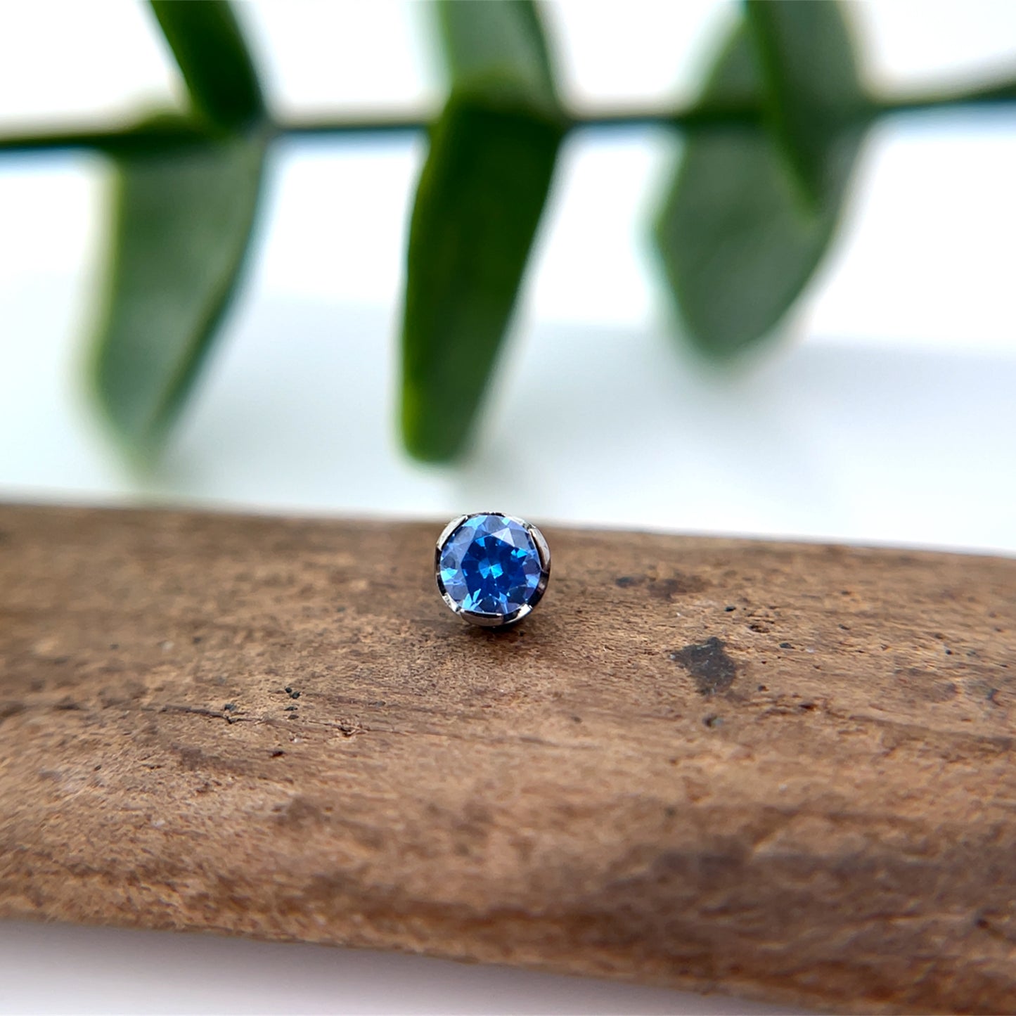 Titanium Prong Set Gem - 16g Threaded
