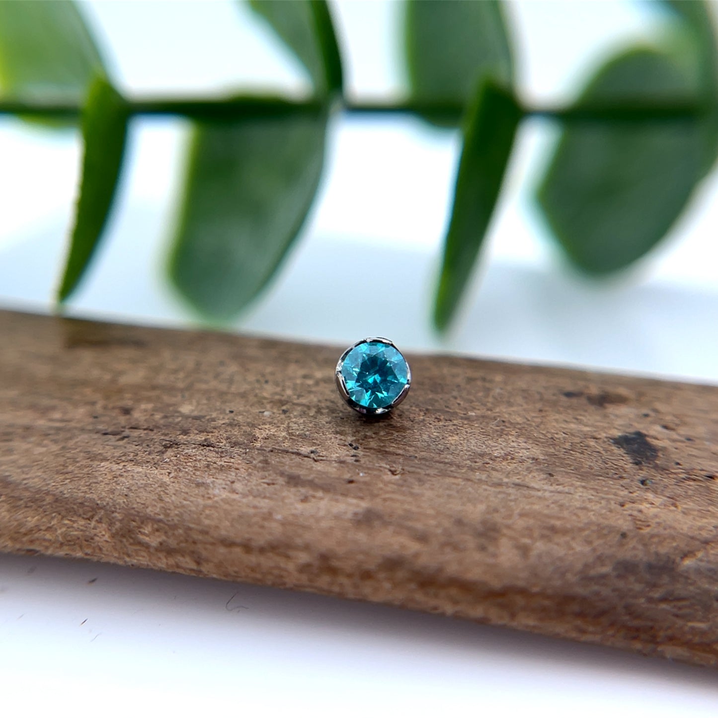 Titanium Prong Set Gem - 16g Threaded