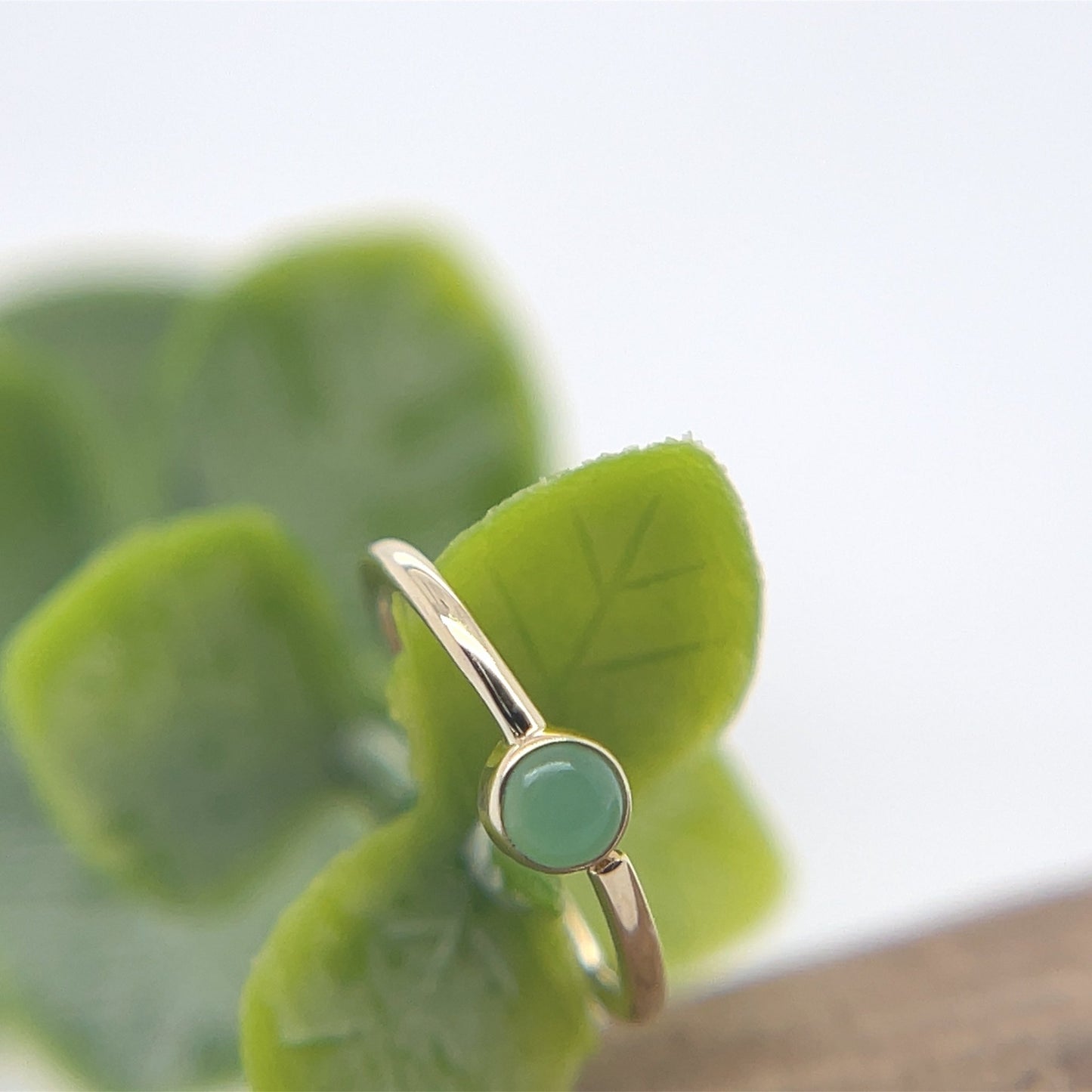 Fixed Ring with 2.5mm Open Back Round Bezel - Navel Orientation - Agave in Bloom