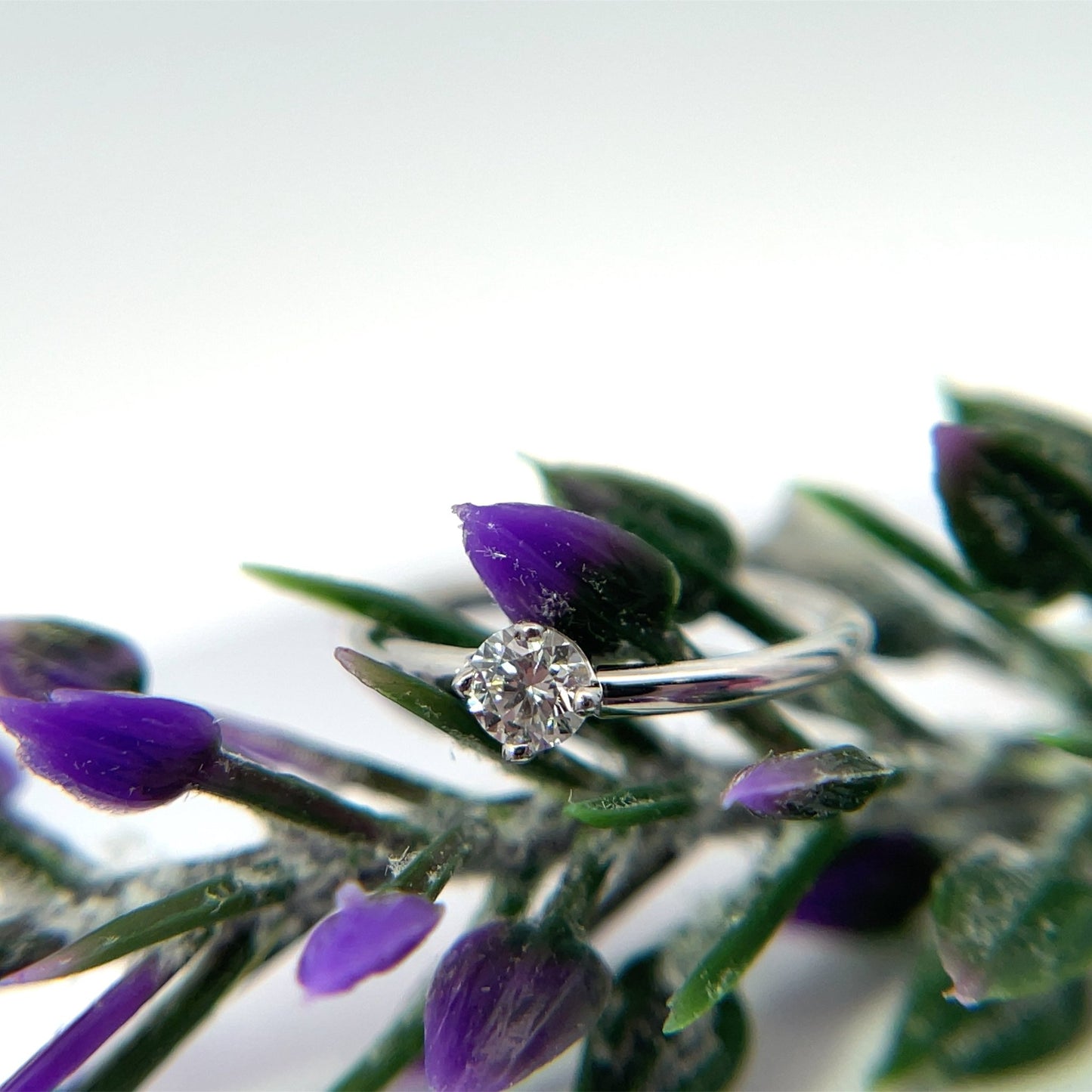 Fixed Ring with 3mm Round Prong Set Gemstone - Navel Orientation - Agave in Bloom