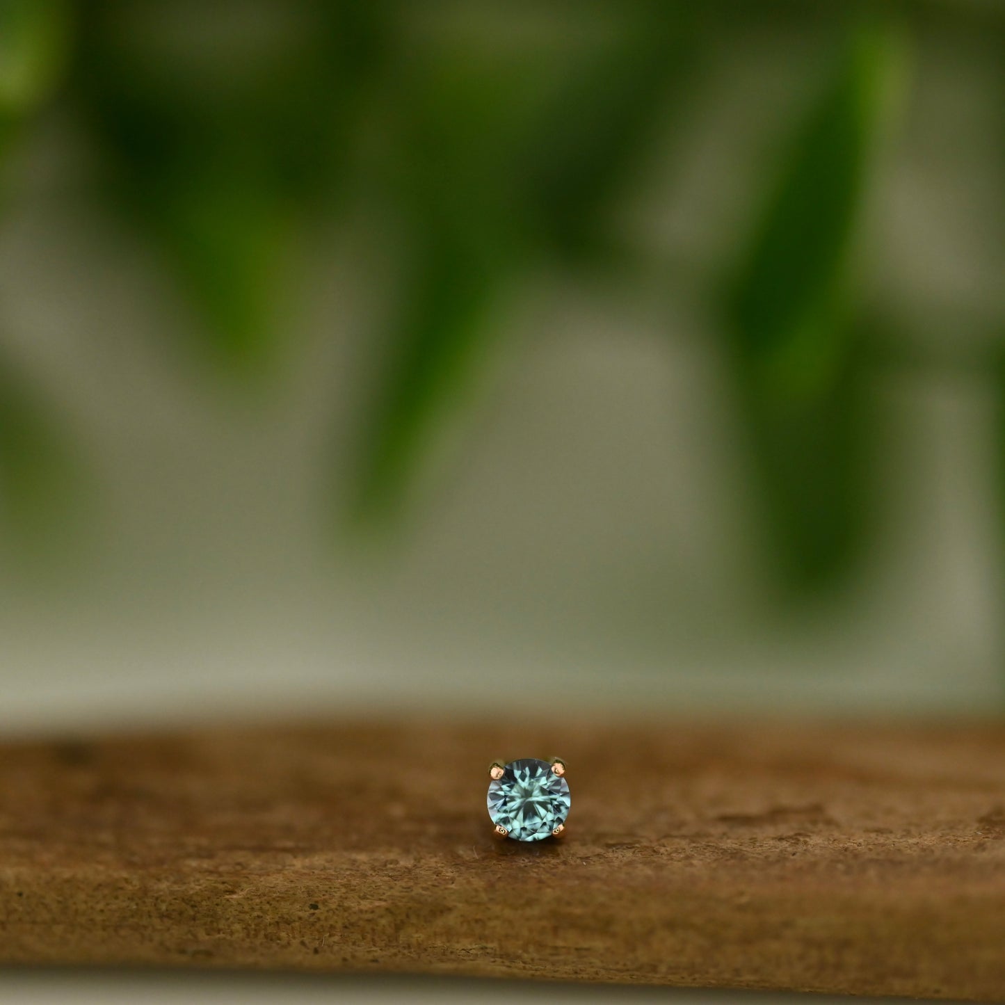 18K Gold Tiffany Prong Set Gem End