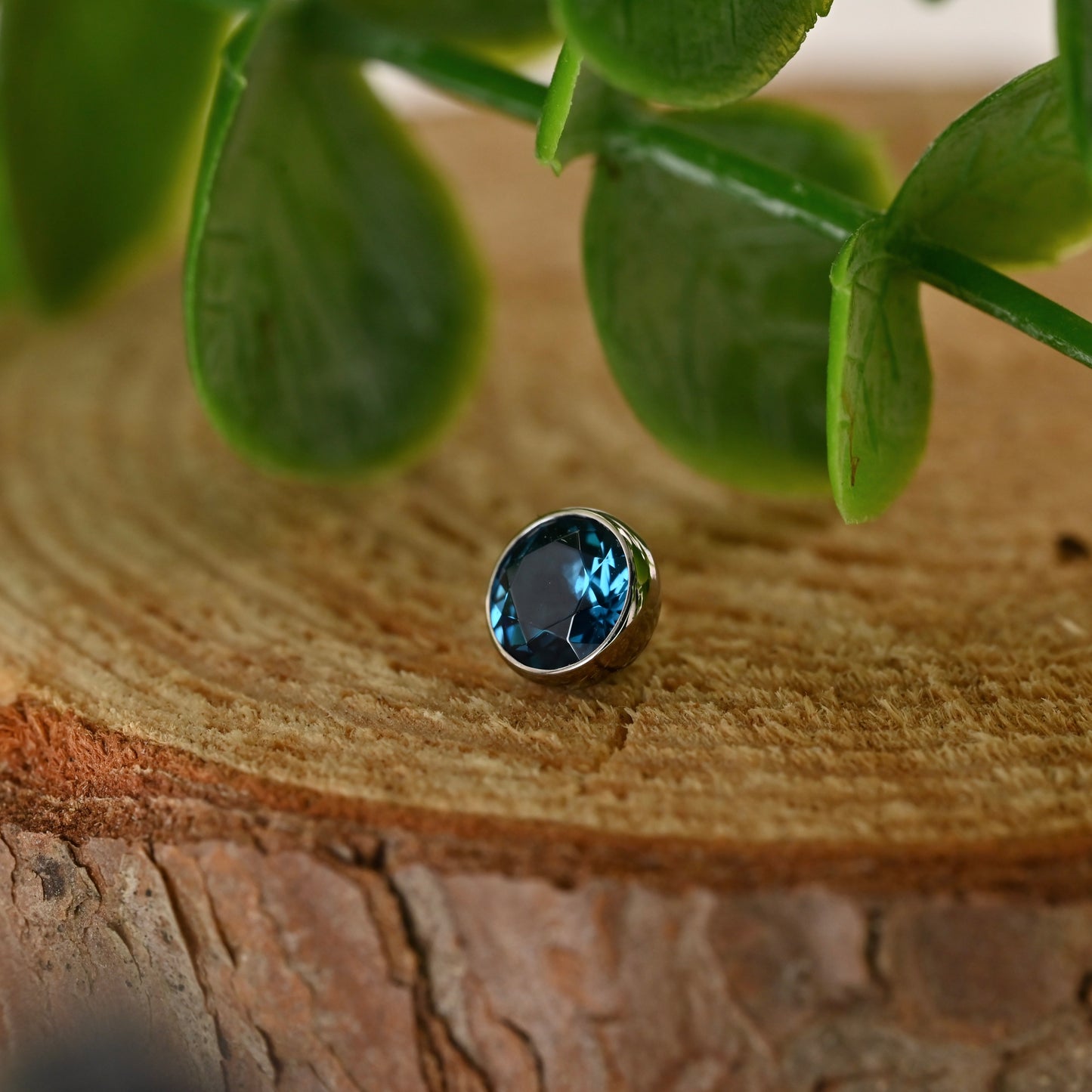 IS 5mm Titanium Extreme Low Profile Gem Ball - 14g Threaded