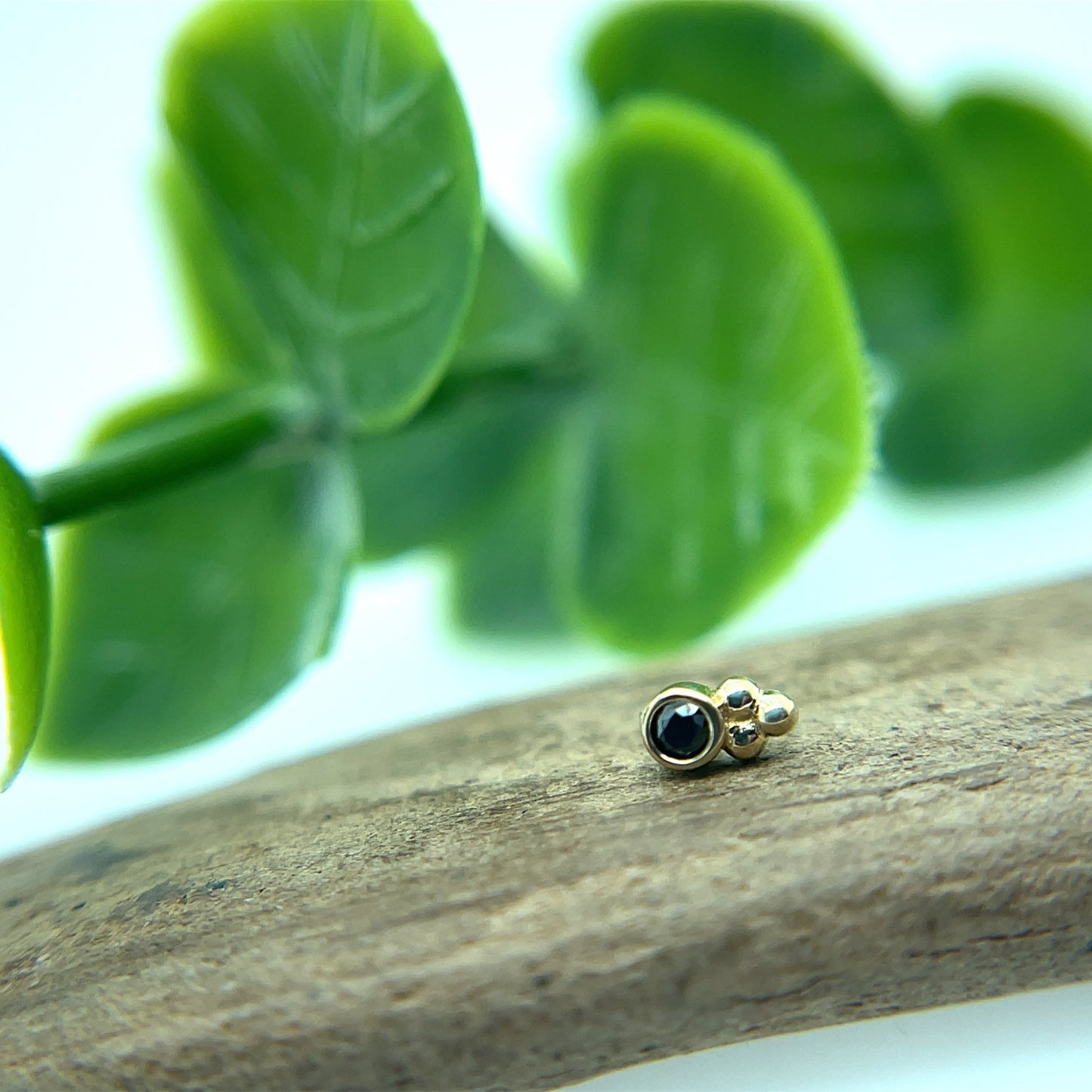 1.5mm Round Bezel with Tri Bead Accent - Agave in Bloom