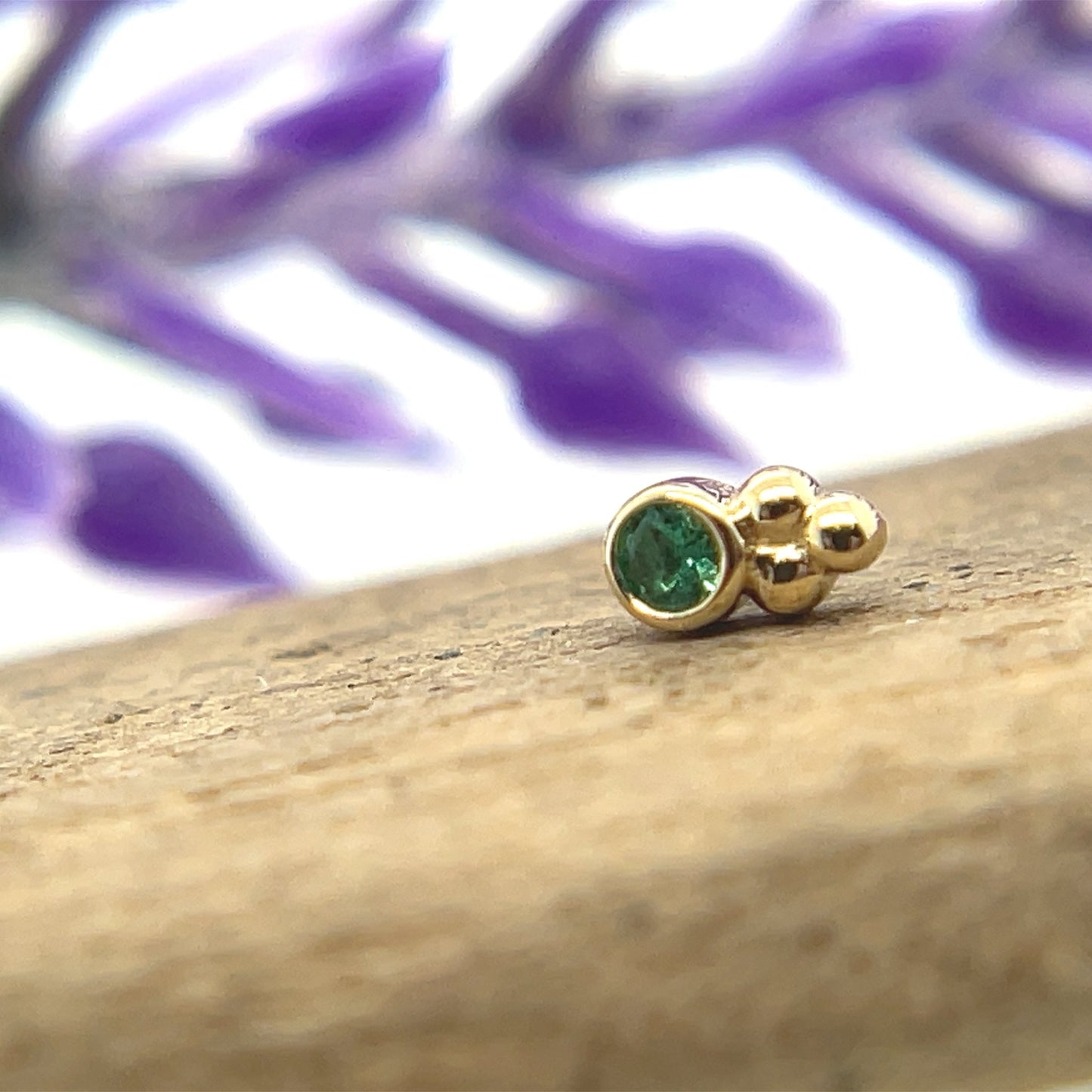 1.5mm Round Bezel with Tri Bead Accent - Agave in Bloom