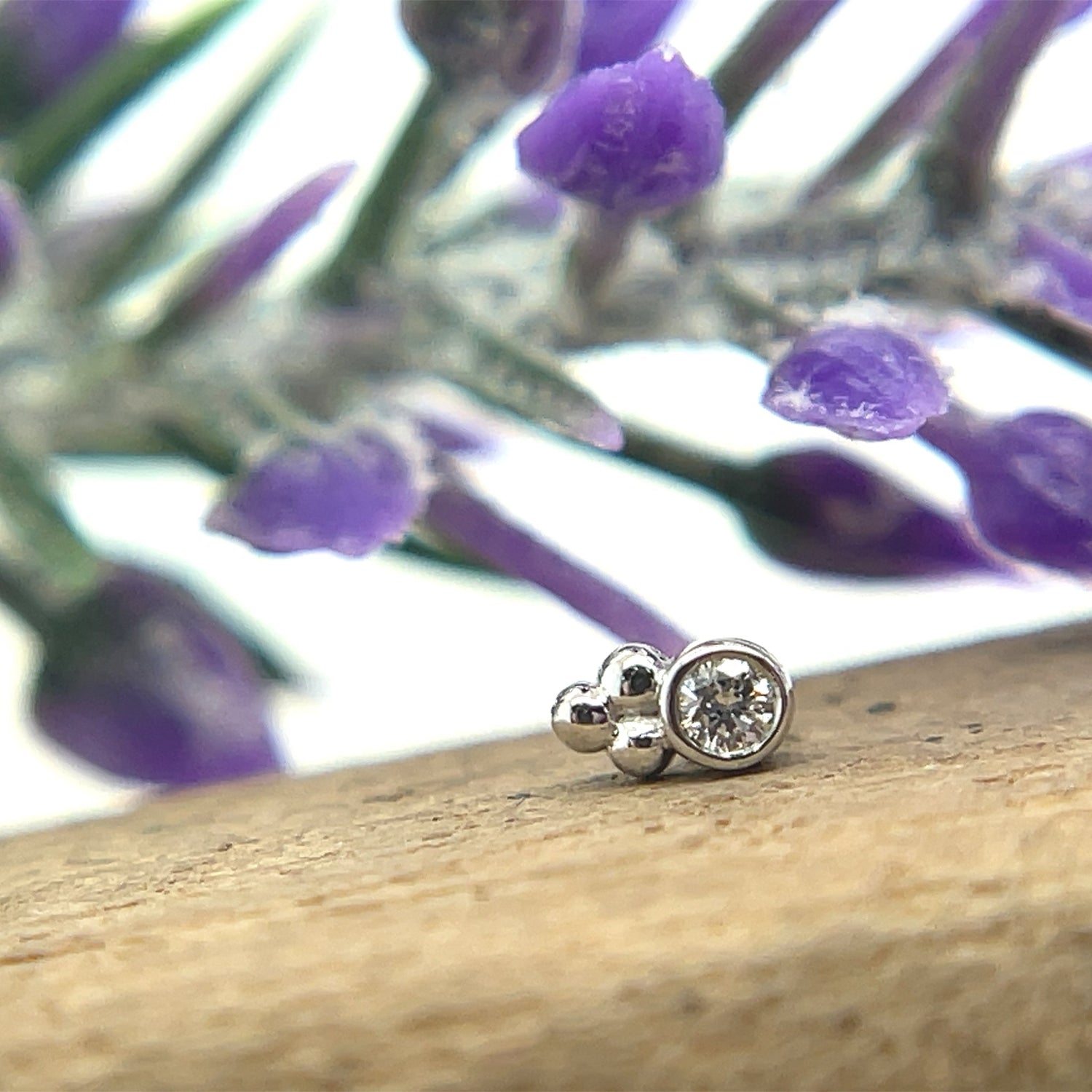 1.5mm Round Bezel with Tri Bead Accent - Agave in Bloom