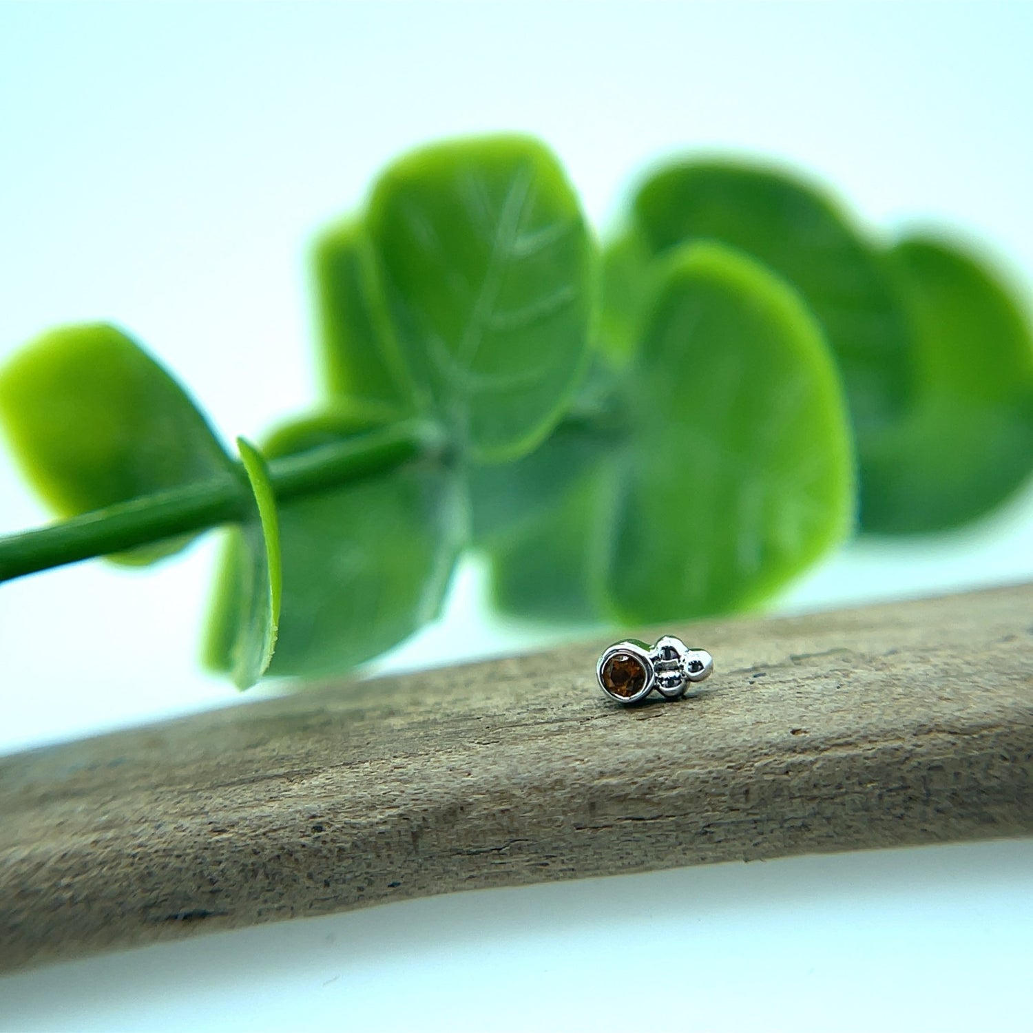 1.5mm Round Bezel with Tri Bead Accent - Agave in Bloom