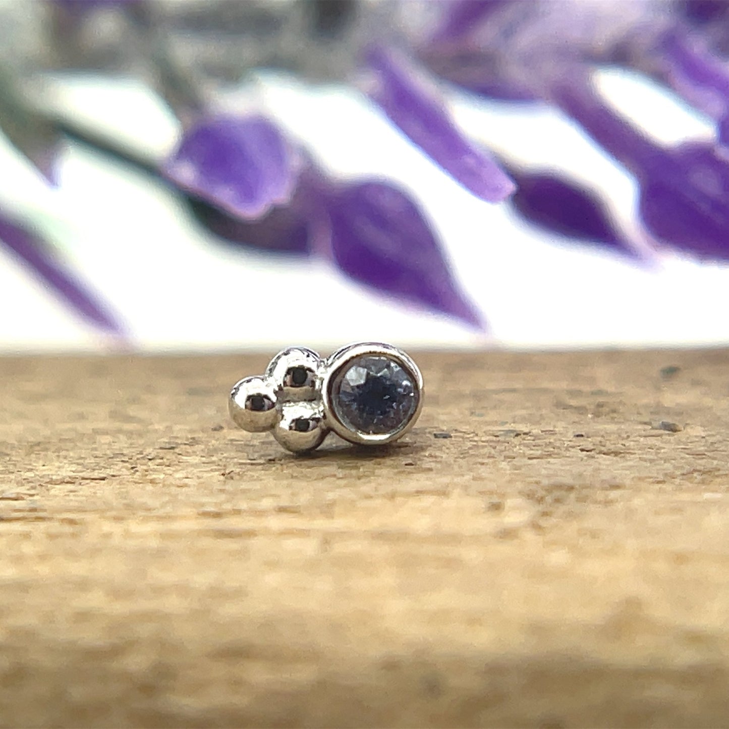 1.5mm Round Bezel with Tri Bead Accent - Agave in Bloom