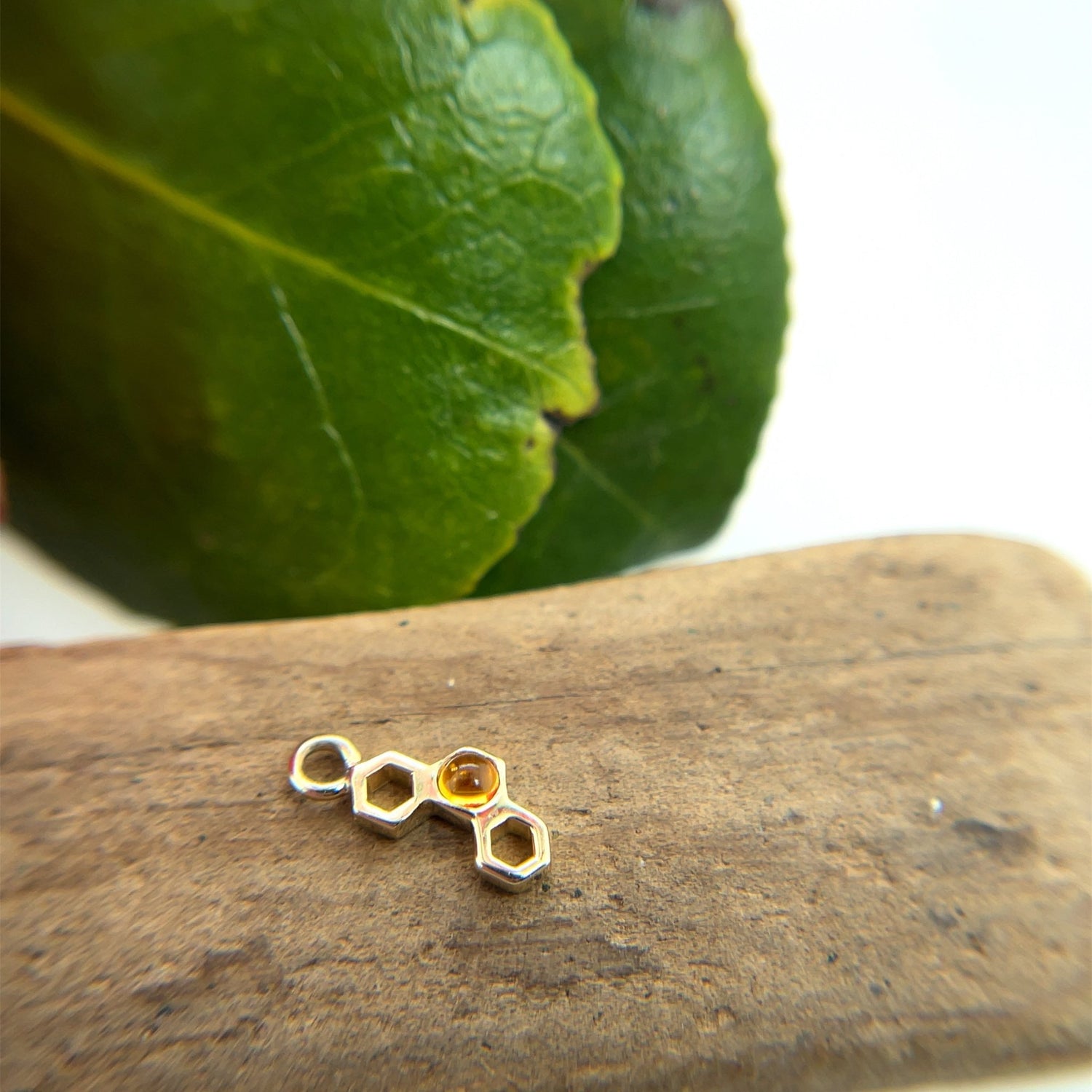 16g Charm with 7mm Honeycomb with Cabochon Center - Agave in Bloom