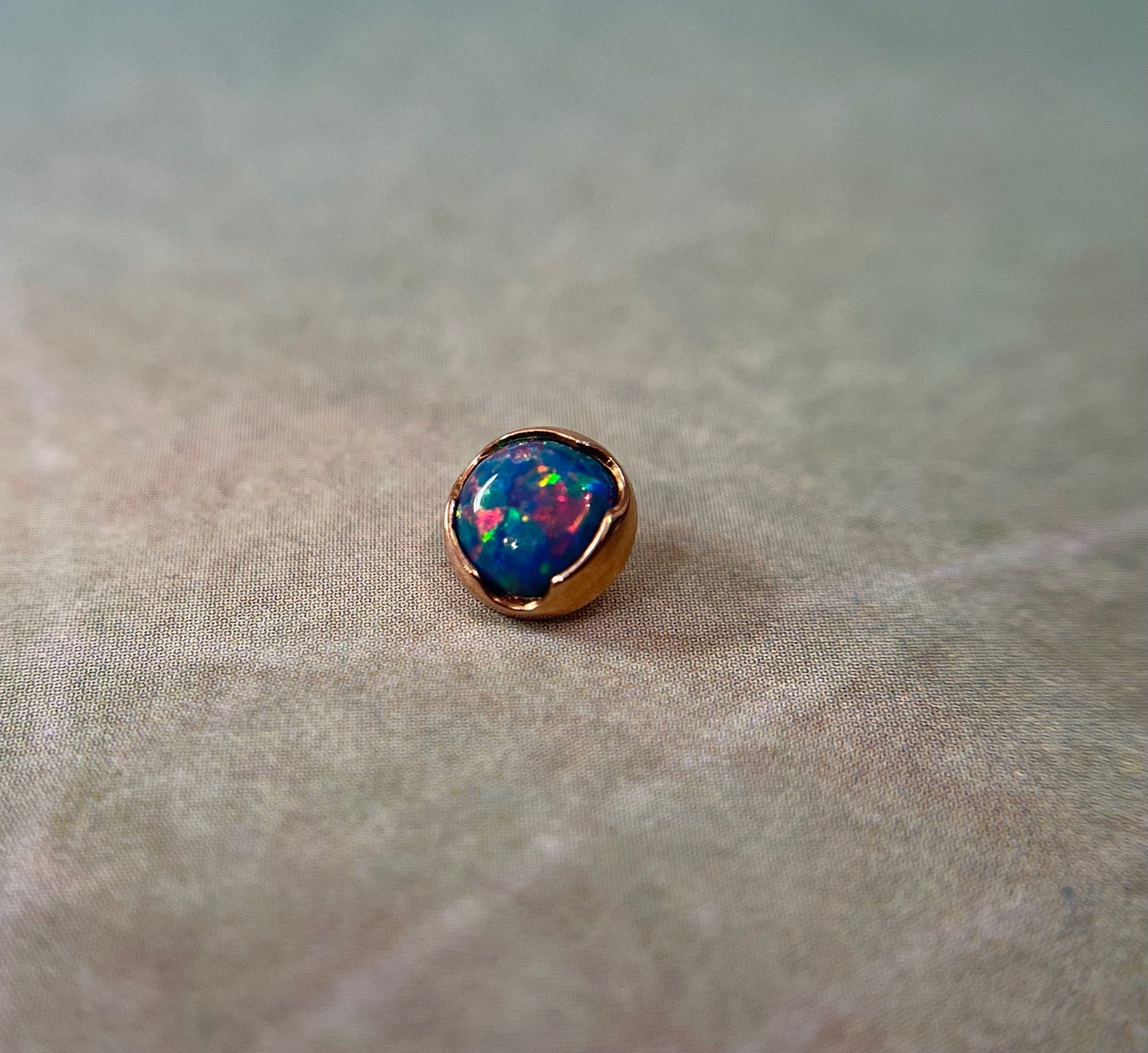 18k Gold 4mm Prong Cabochon - Agave in Bloom