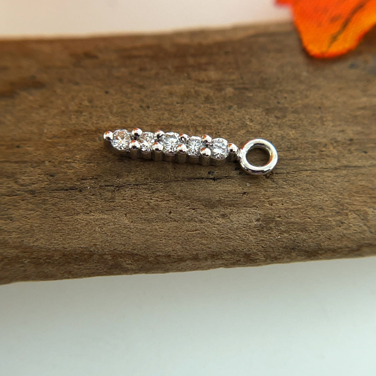 Linear 5 Prong Cluster Charm