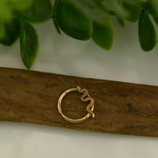 Delicate Snake Seam Ring - Nipple Orientation