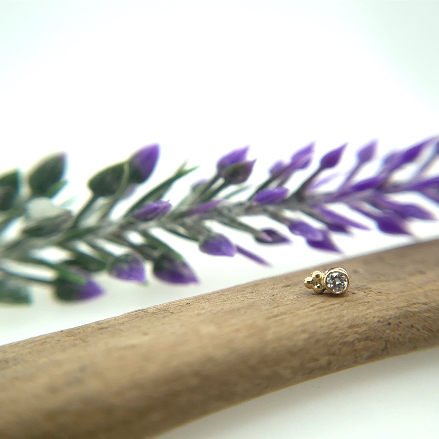 2mm Round Bezel with Tri Bead Accent - Agave in Bloom