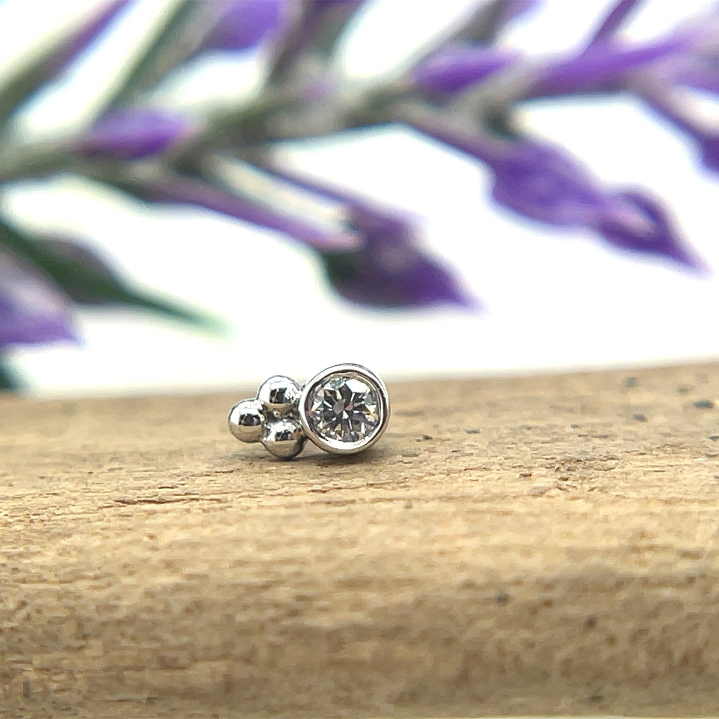 2mm Round Bezel with Tri Bead Accent - Agave in Bloom