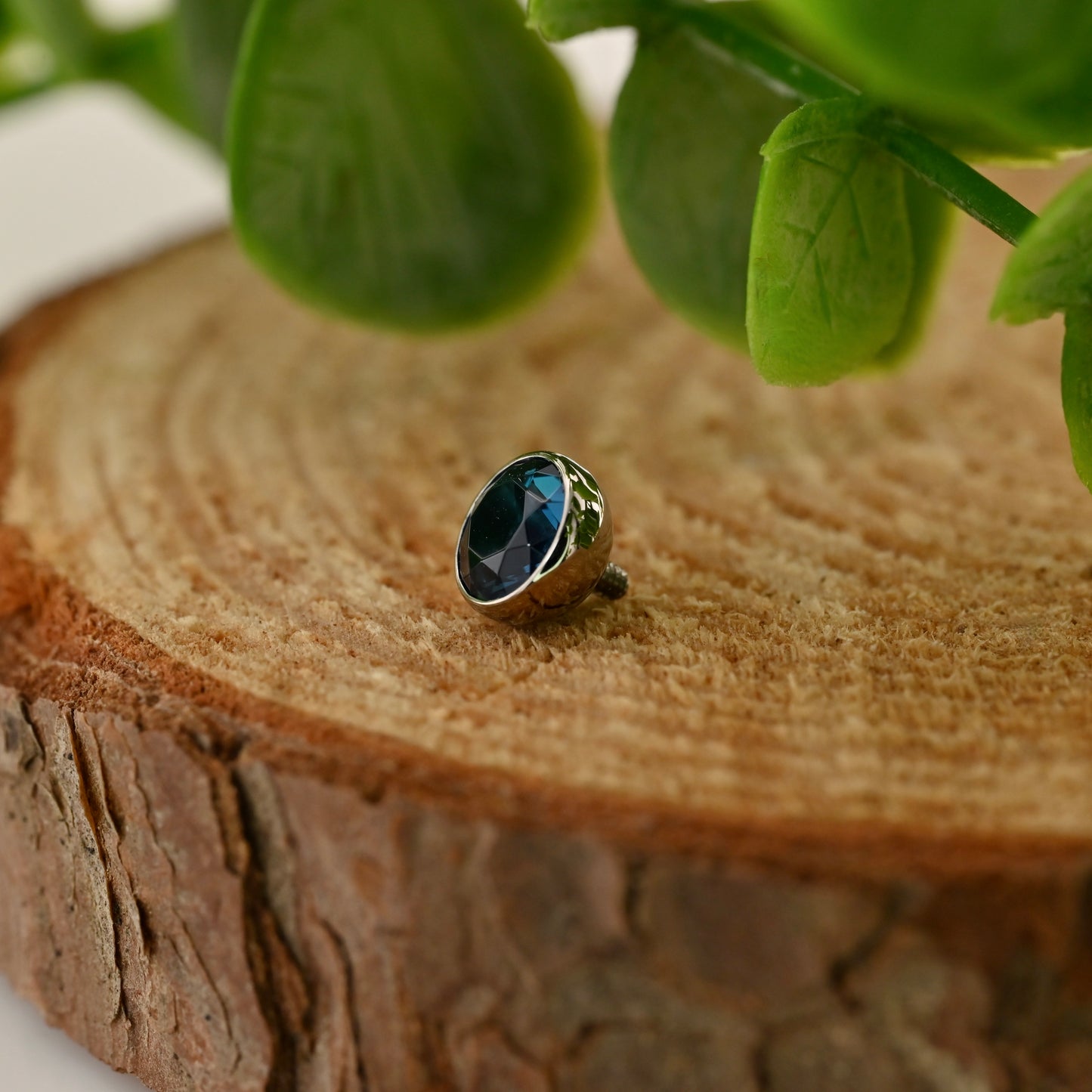 IS 5mm Titanium Extreme Low Profile Gem Ball - 14g Threaded