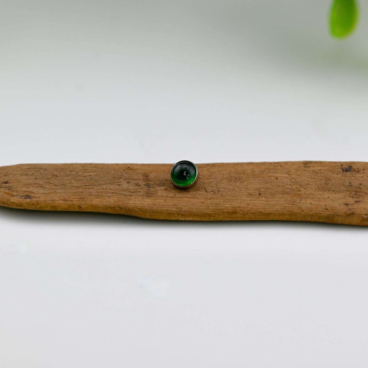 Titanium Bezel Set Gem - 14g Threaded