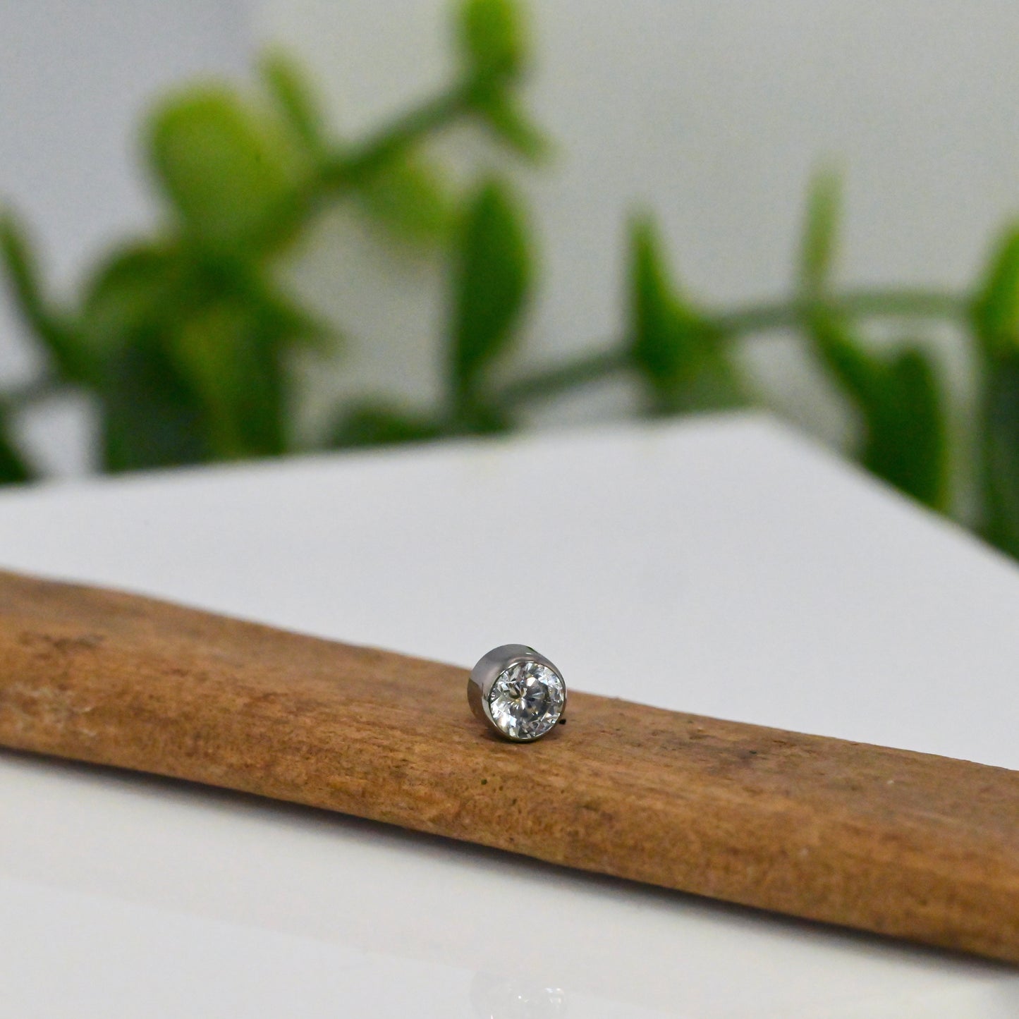 Titanium Bezel Set Gem - 14g Threaded
