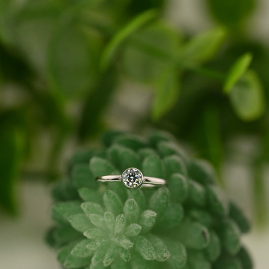 Fixed Ring with 3mm Open Back Round Bezel - Navel Orientation