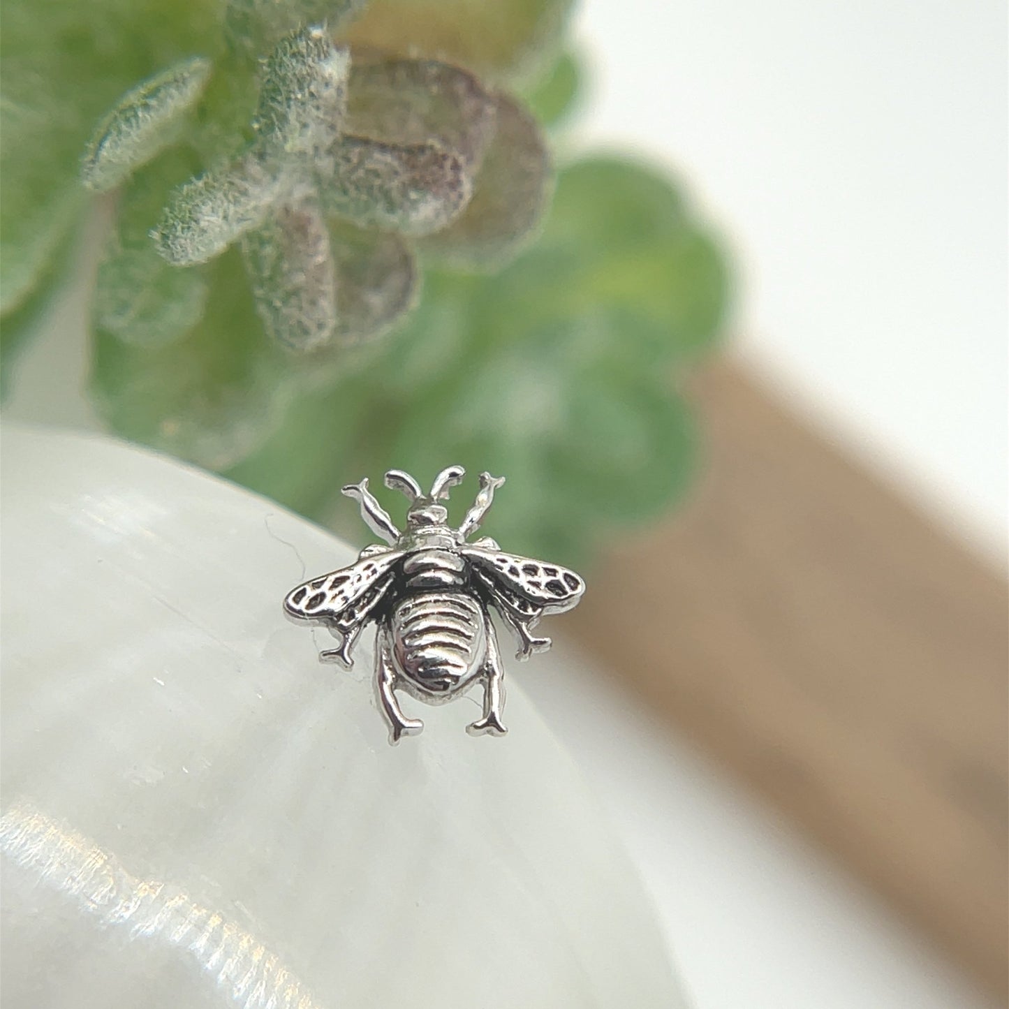 Bumblebee - 7mm - Antique - Threaded - Agave in Bloom