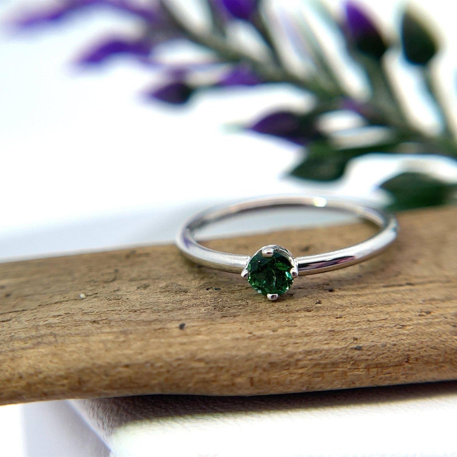 Fixed Ring with 3mm Round Prong Set Gemstone - Navel Orientation - Agave in Bloom