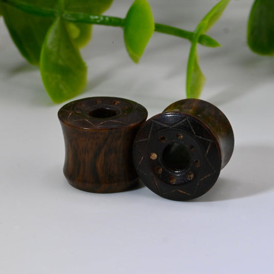 Tiered Rosewood Saddle Eyelets - Pair - Agave in Bloom